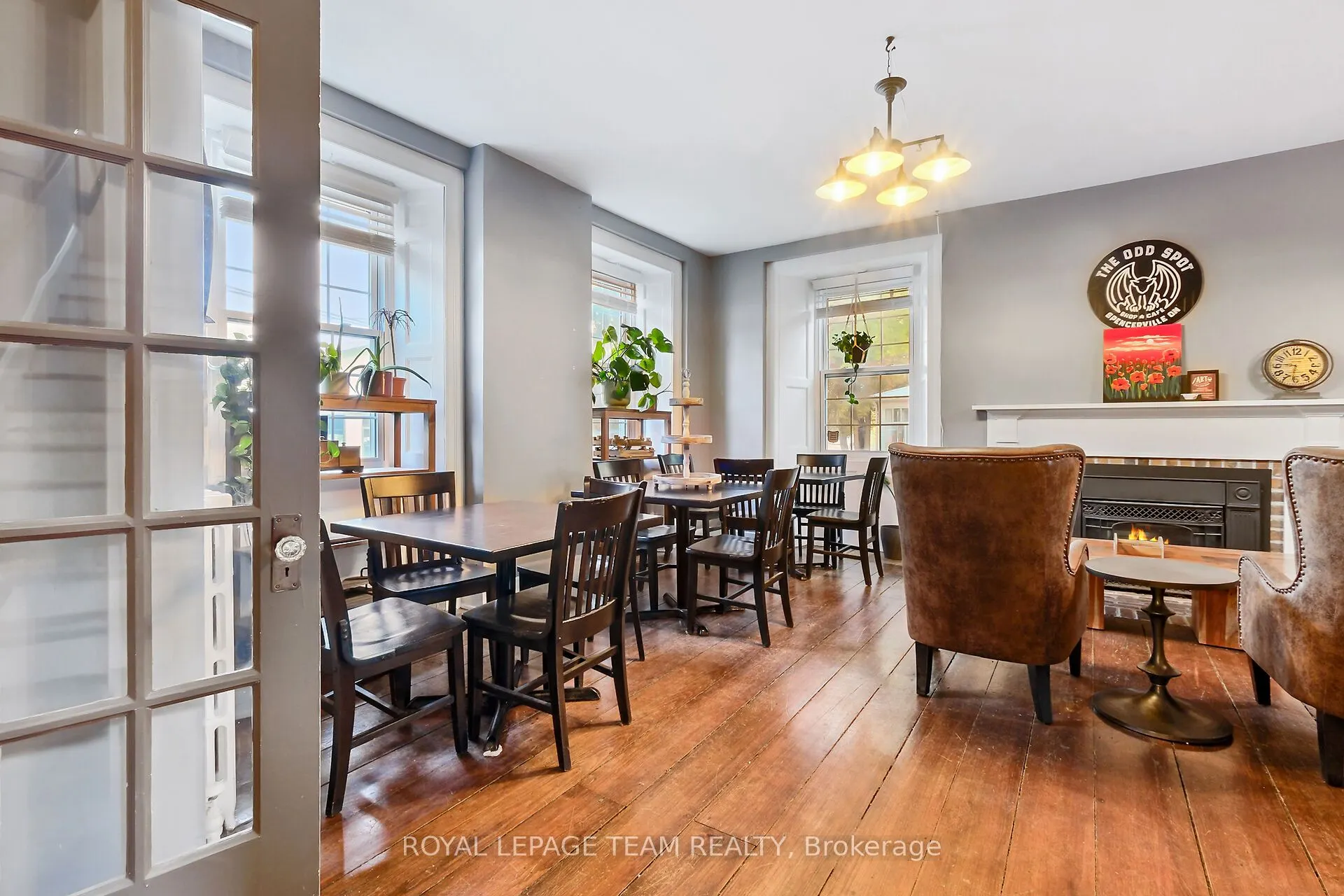 6 Spencer Street S
