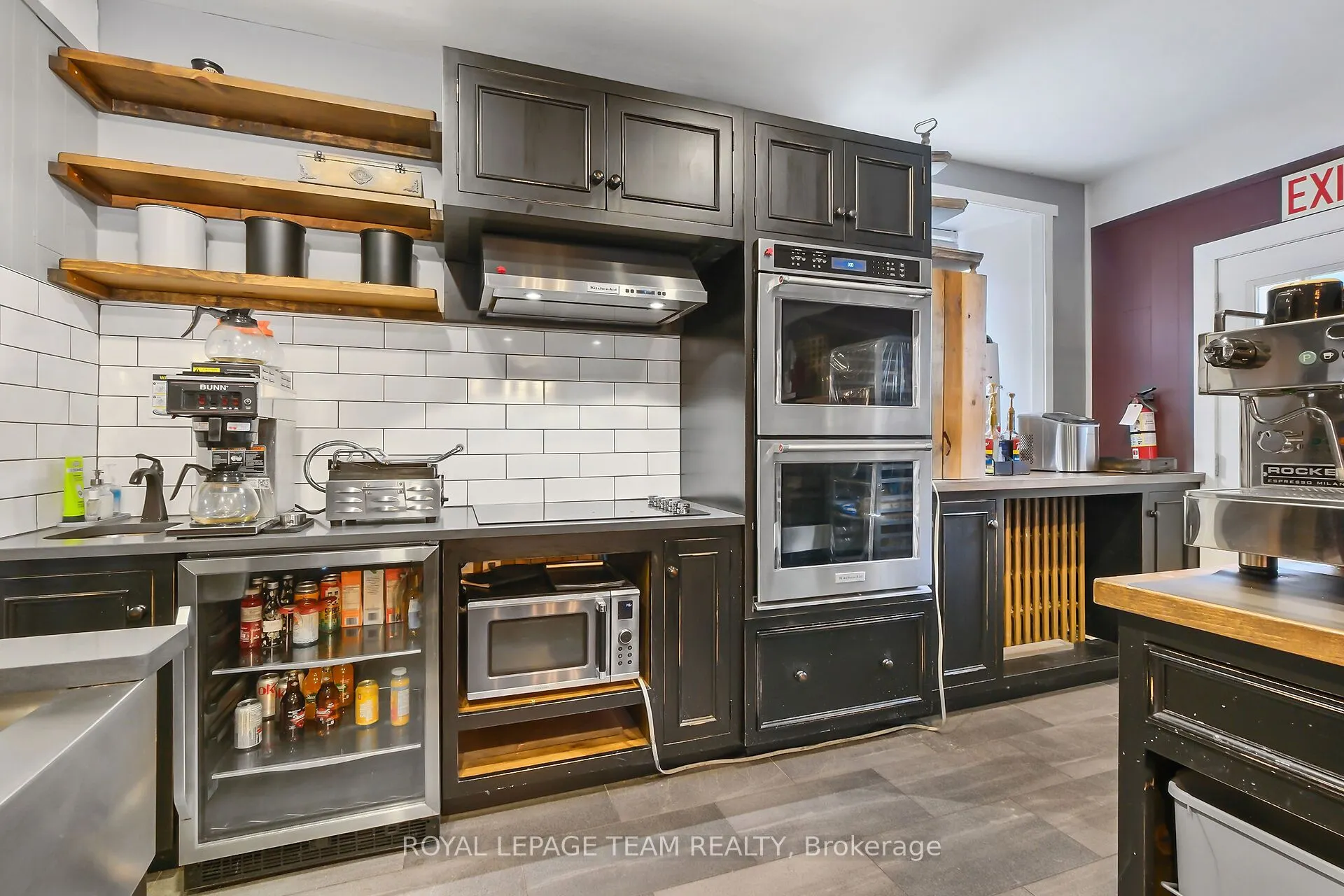 6 Spencer Street S