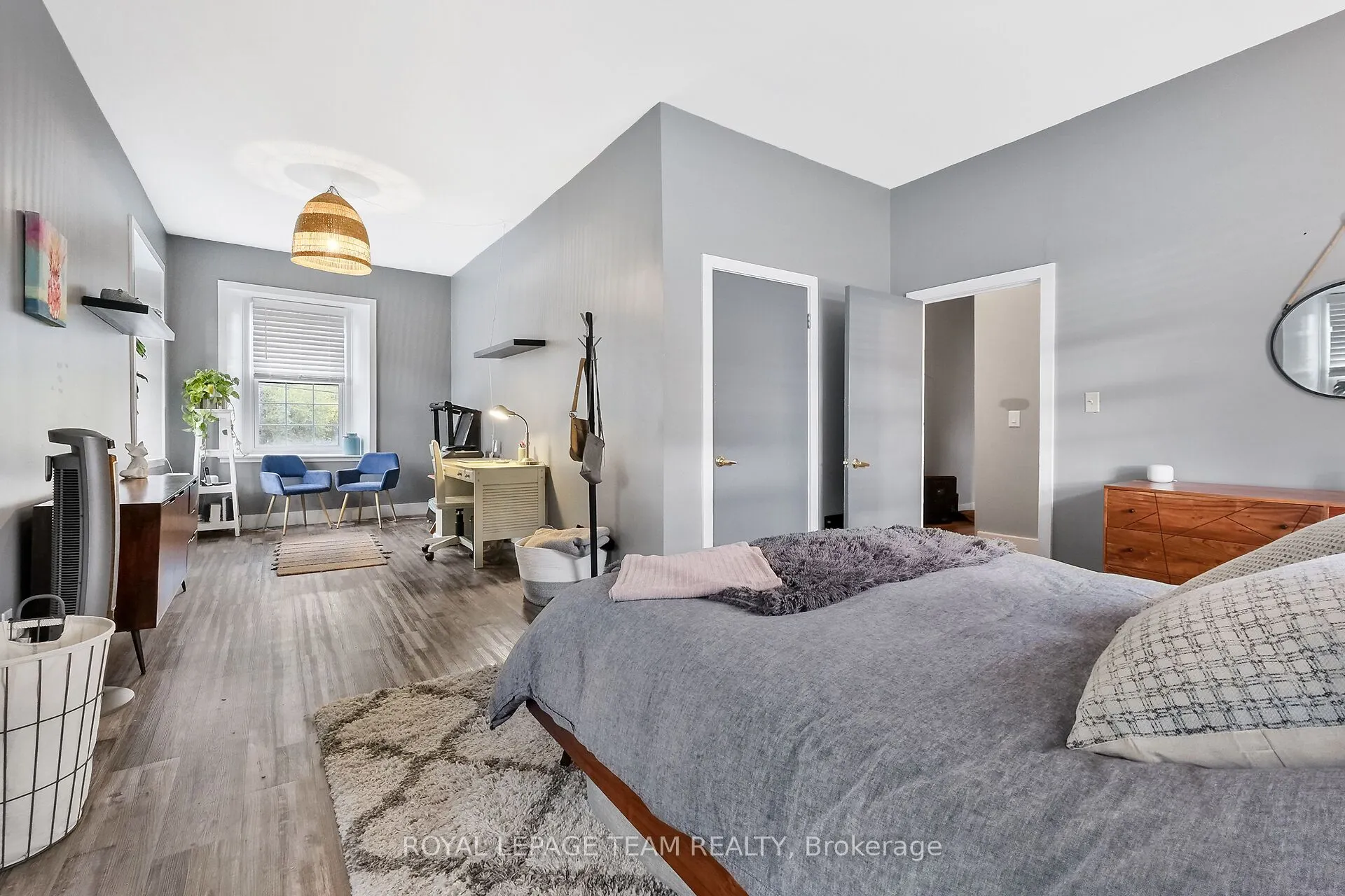 6 Spencer Street S
