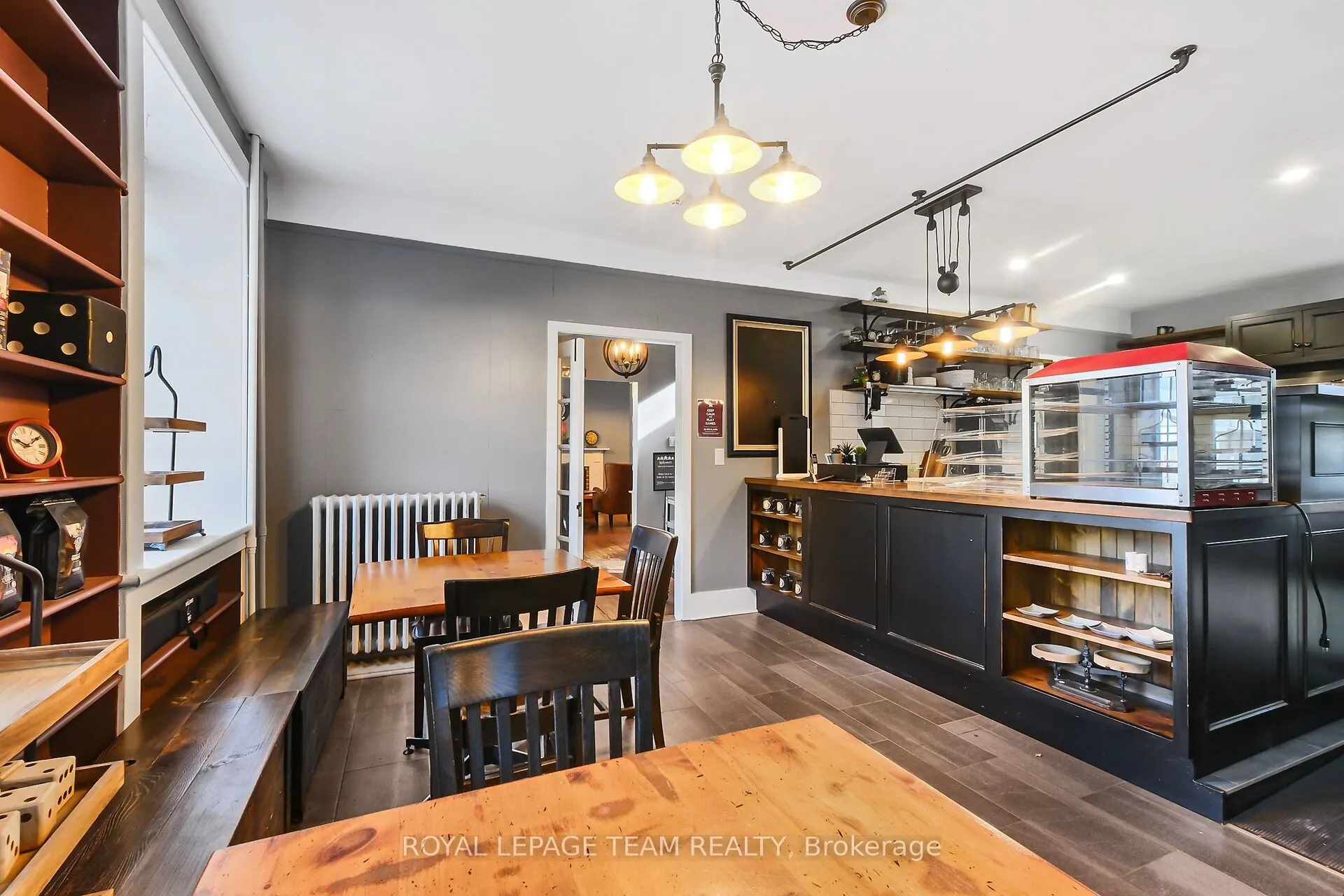 6 Spencer Street S