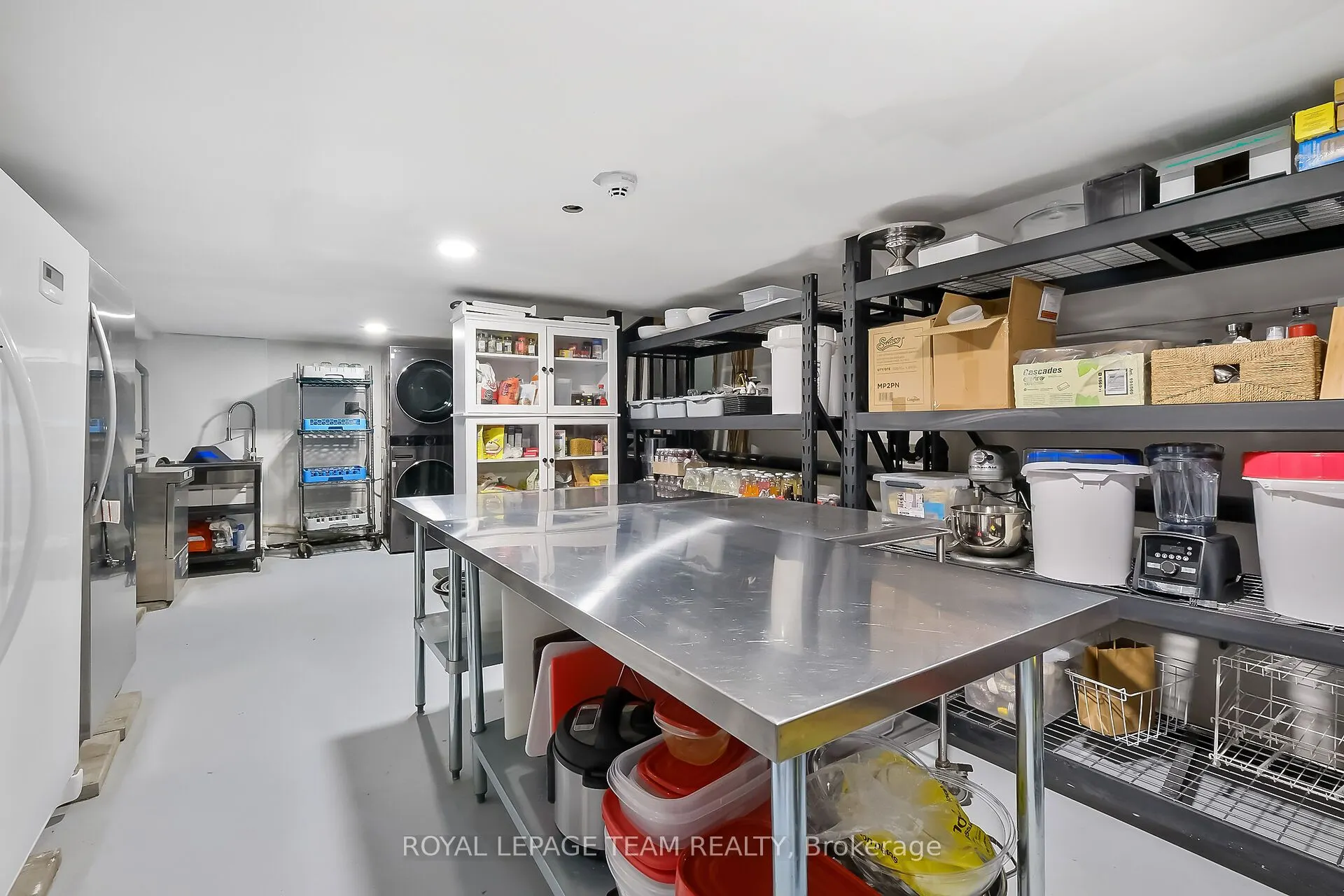 6 Spencer Street S