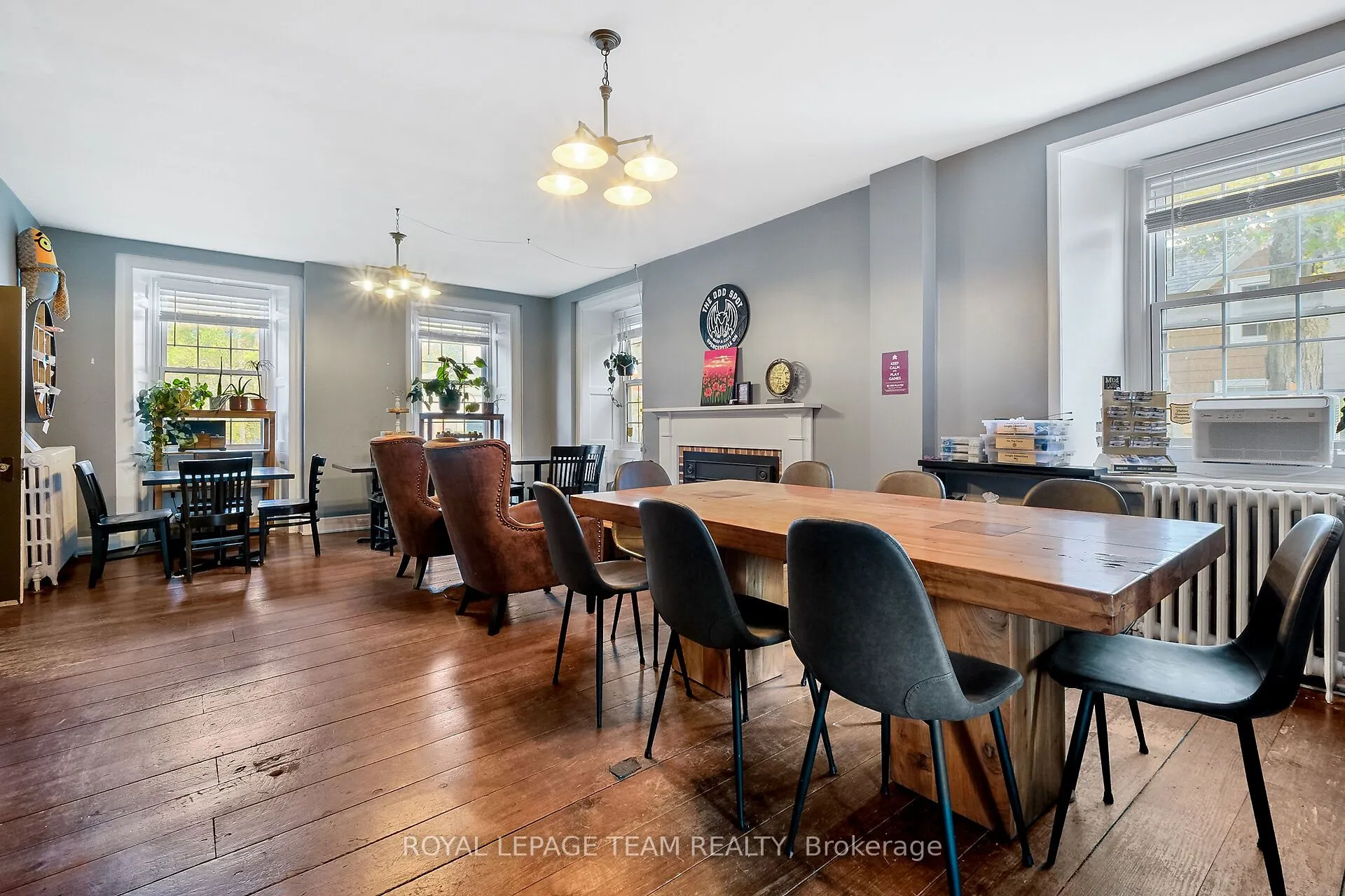 6 Spencer Street S