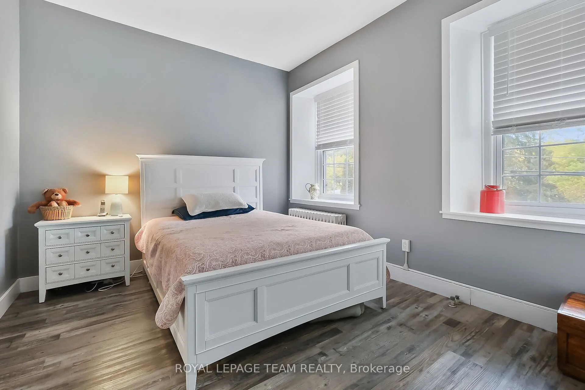 6 Spencer Street S