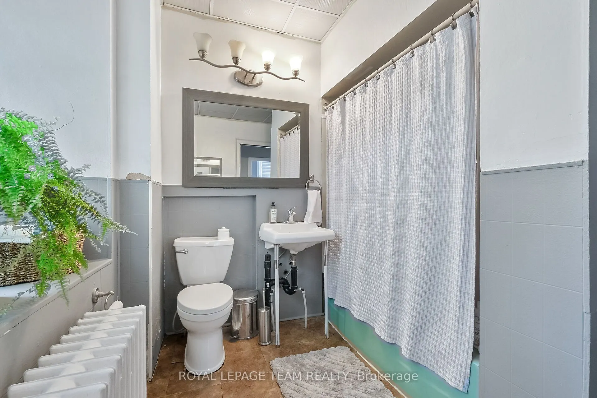 6 Spencer Street S