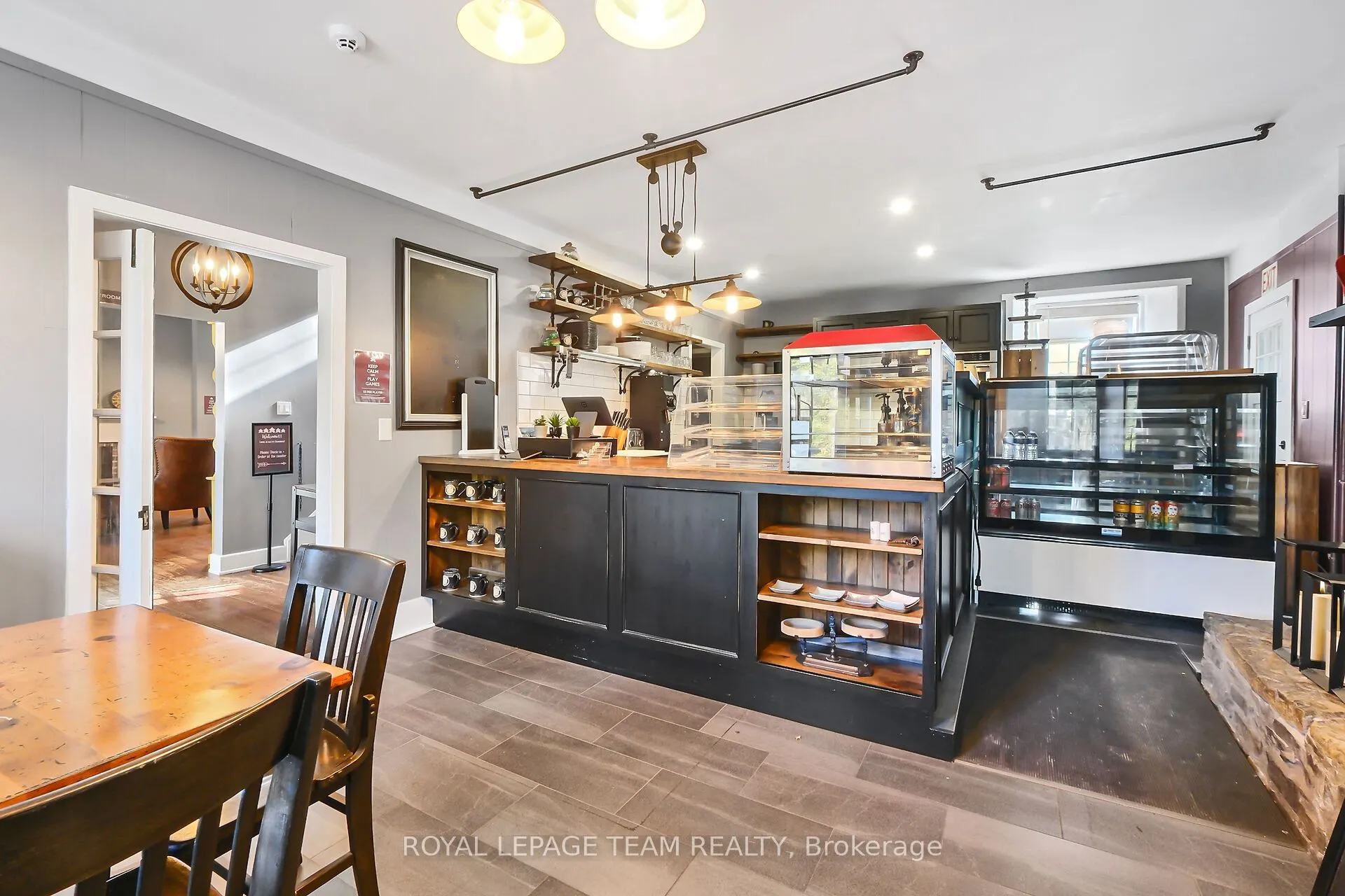 6 Spencer Street S