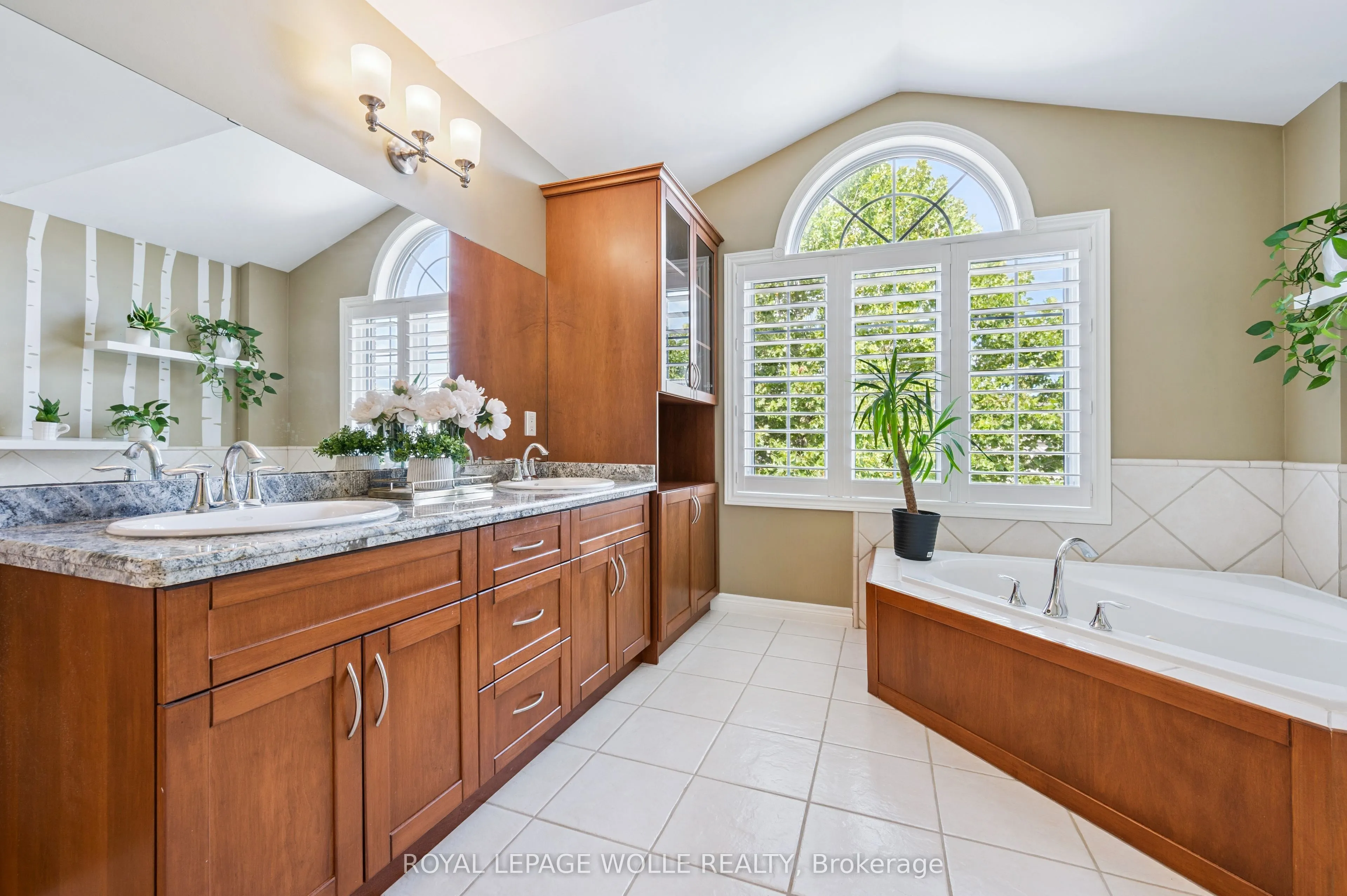 867 Creekside Drive