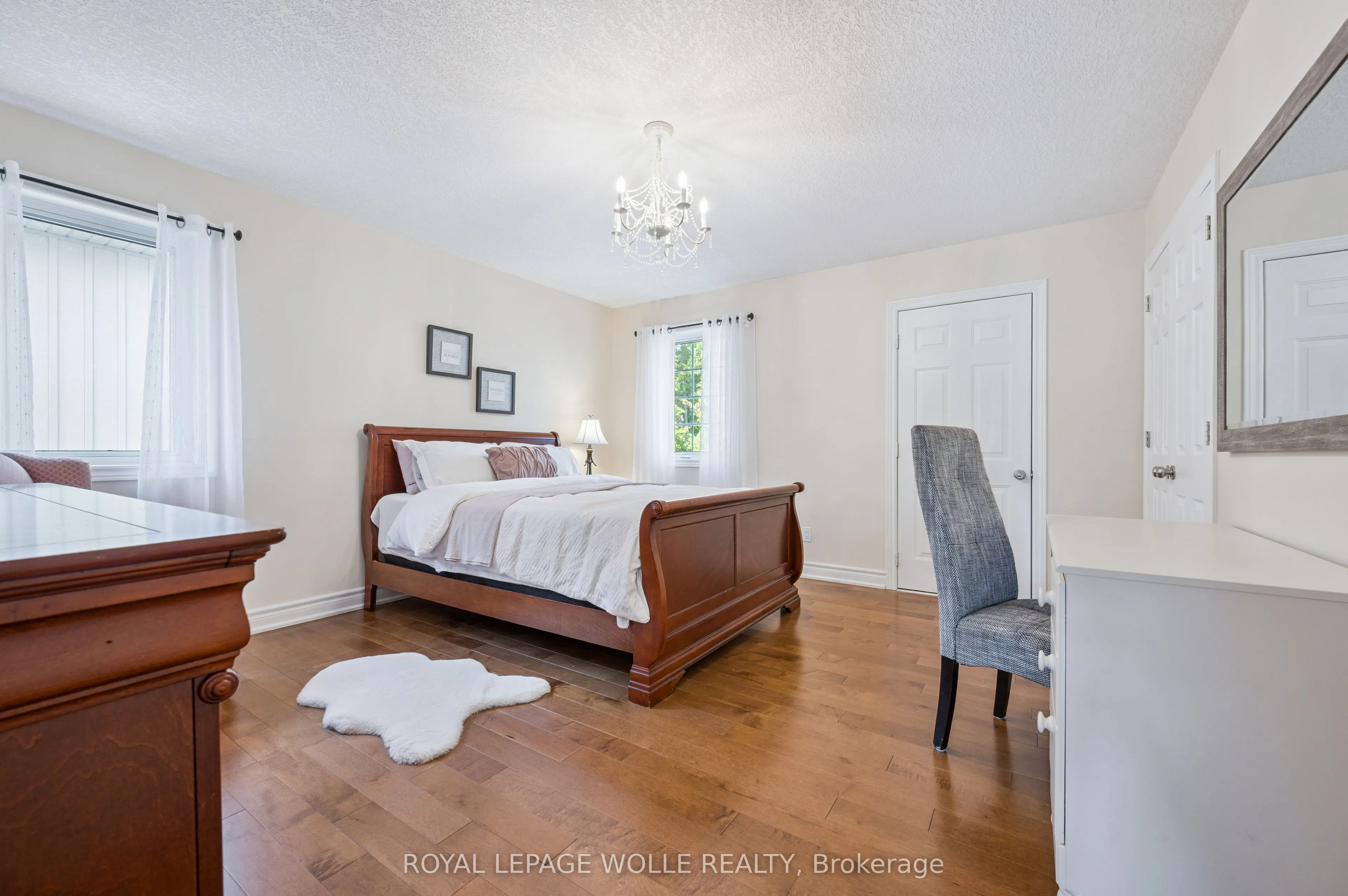 867 Creekside Drive