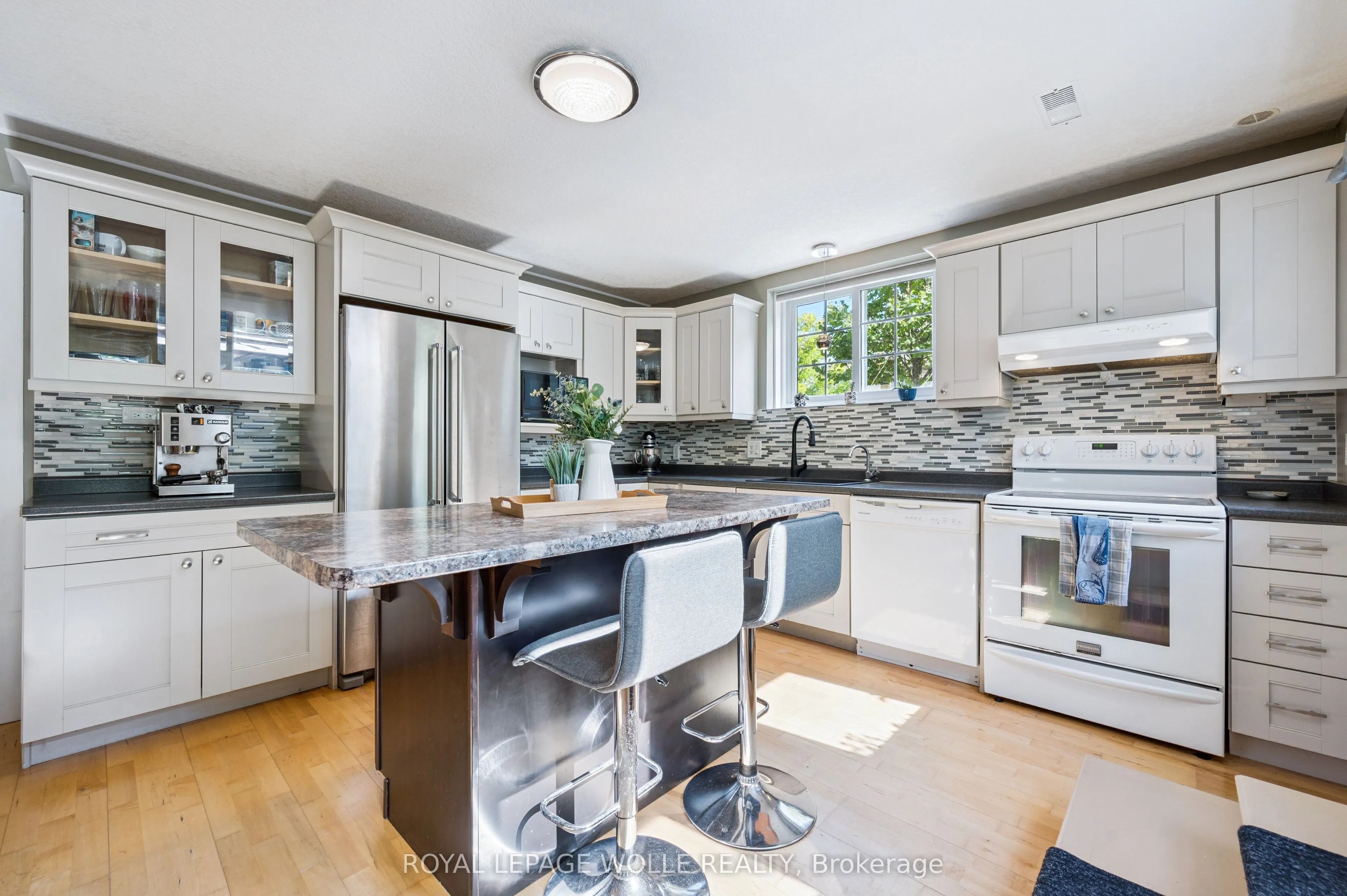 867 Creekside Drive
