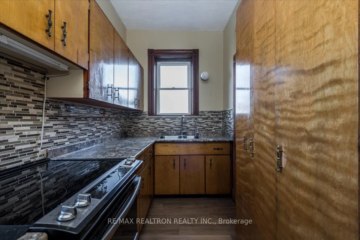 236787 13 Grey Road