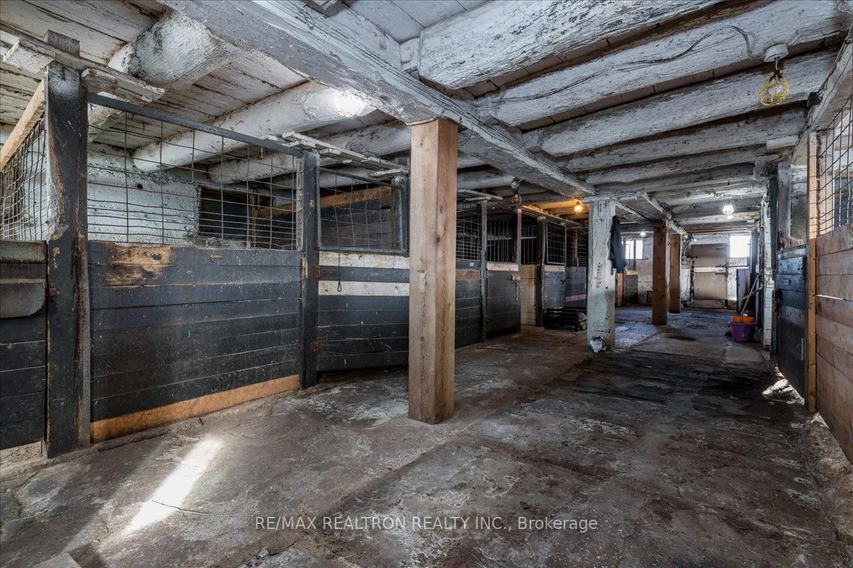 236787 13 Grey Road