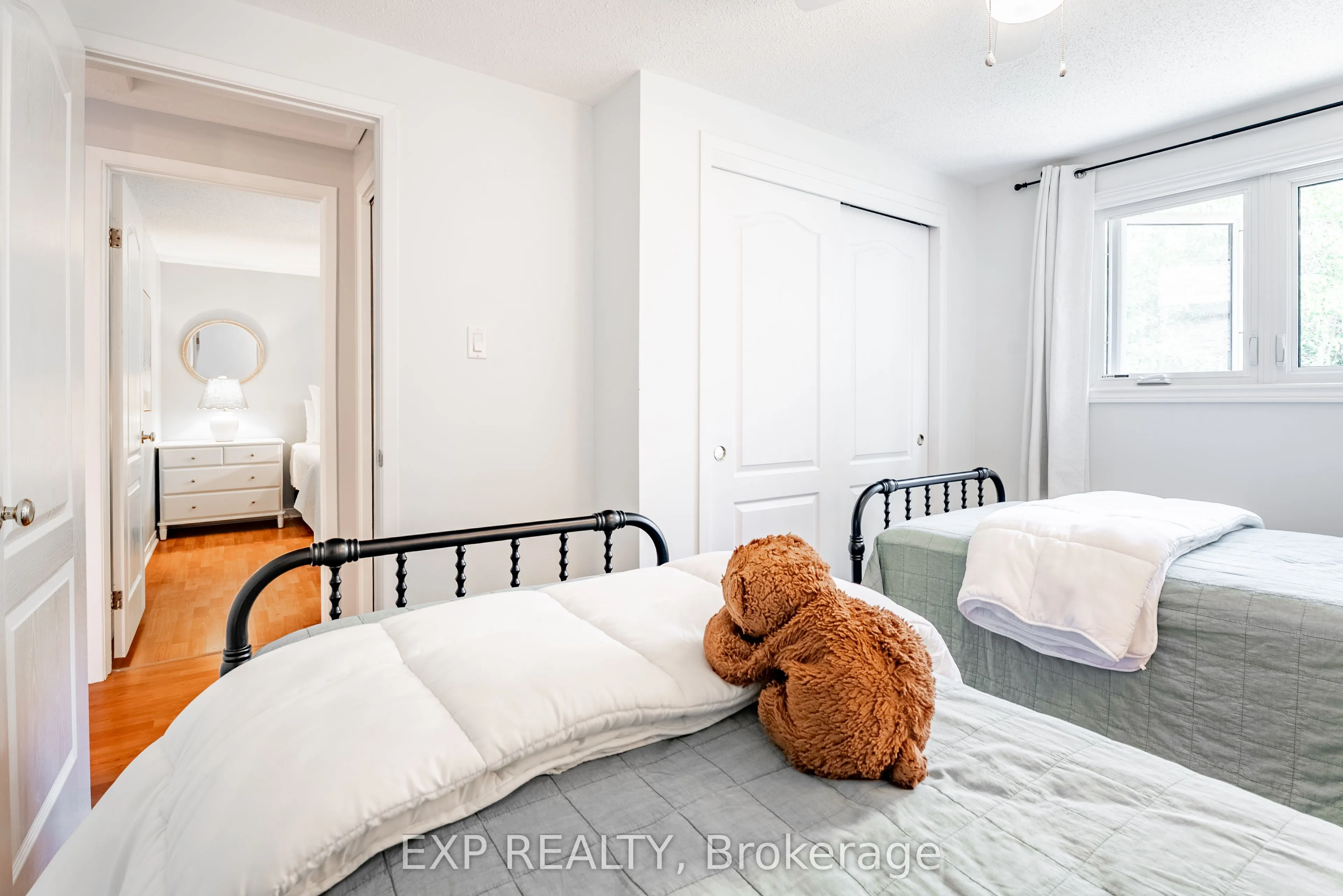 10 Stonehenge Place