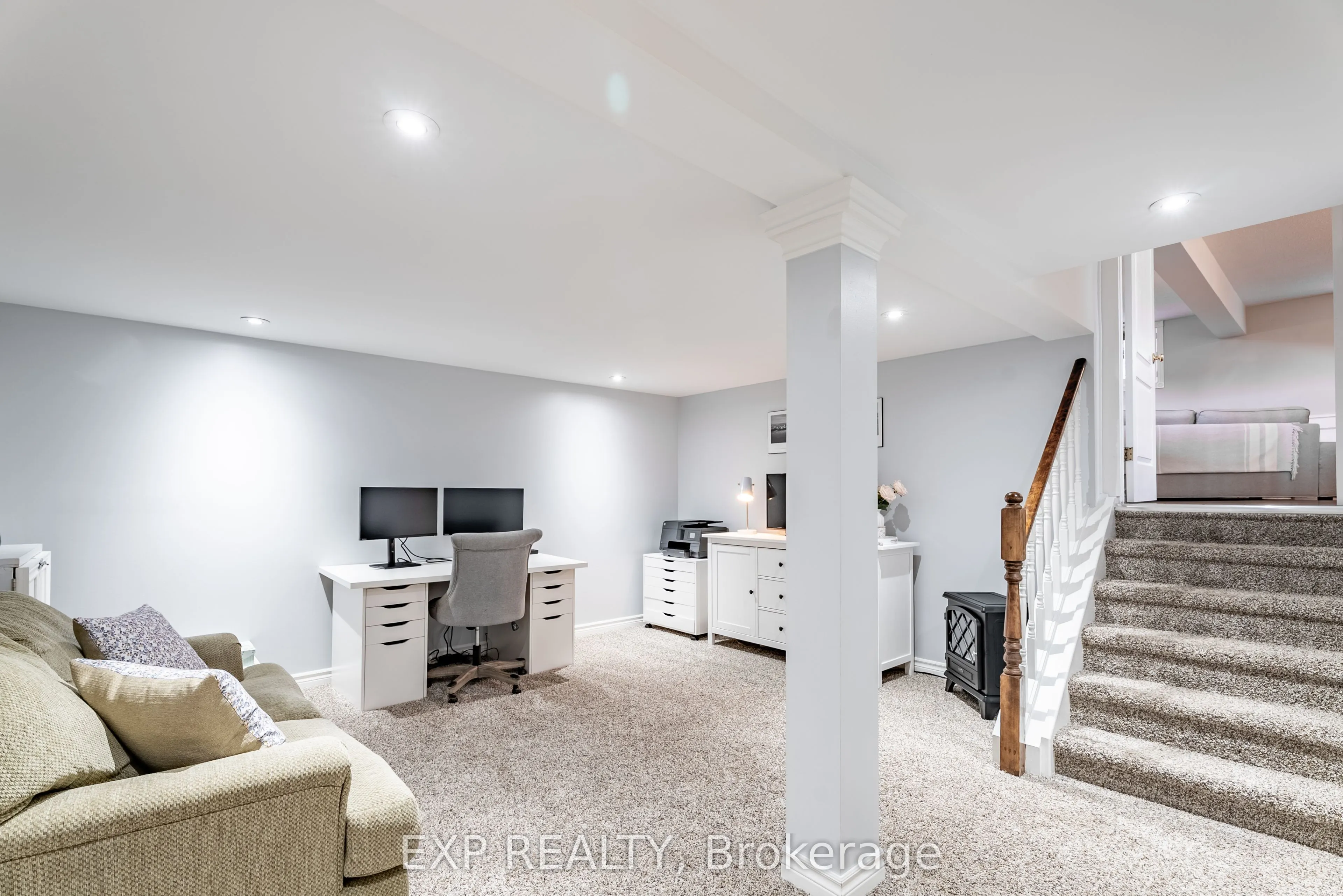 10 Stonehenge Place