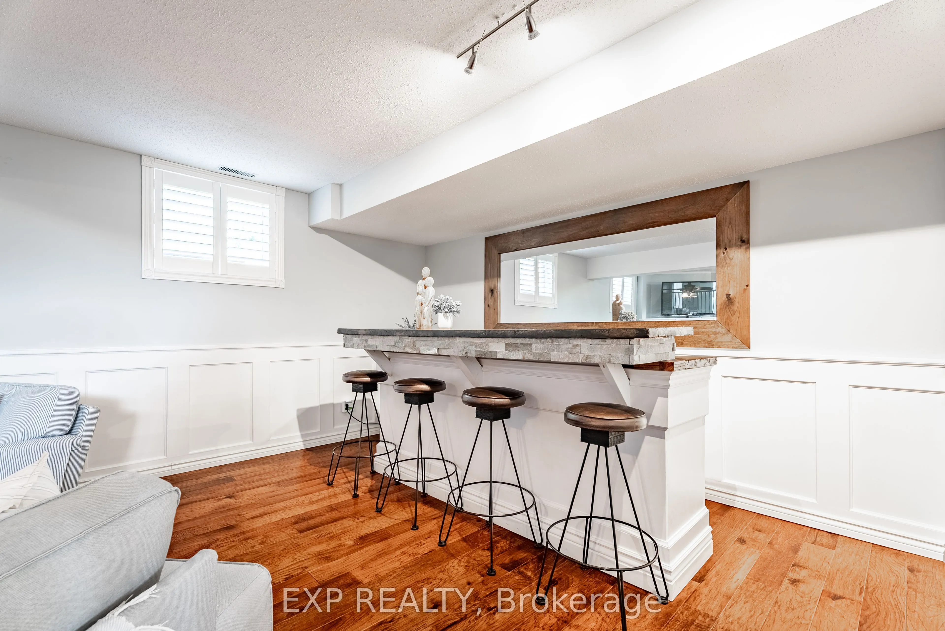 10 Stonehenge Place