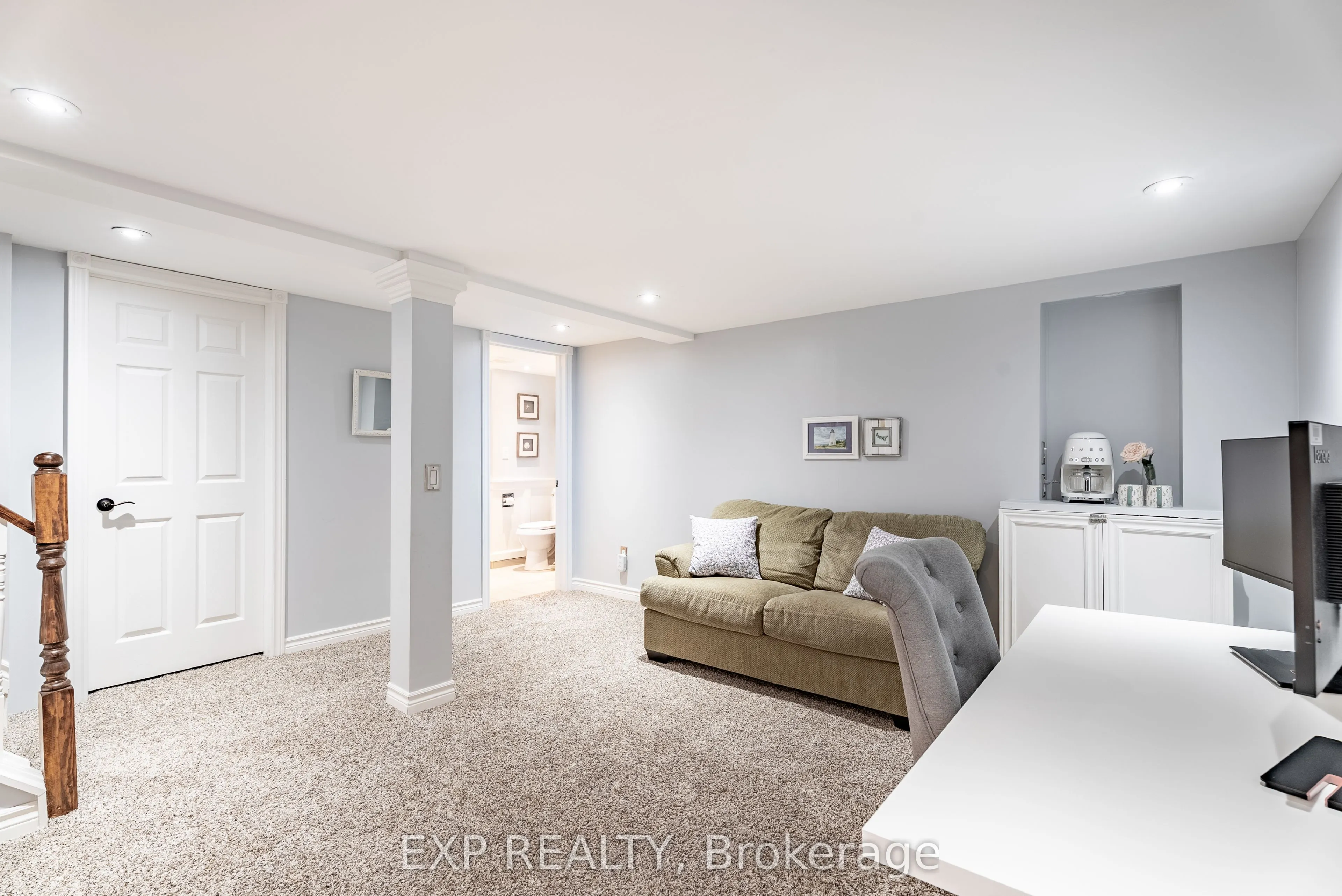 10 Stonehenge Place
