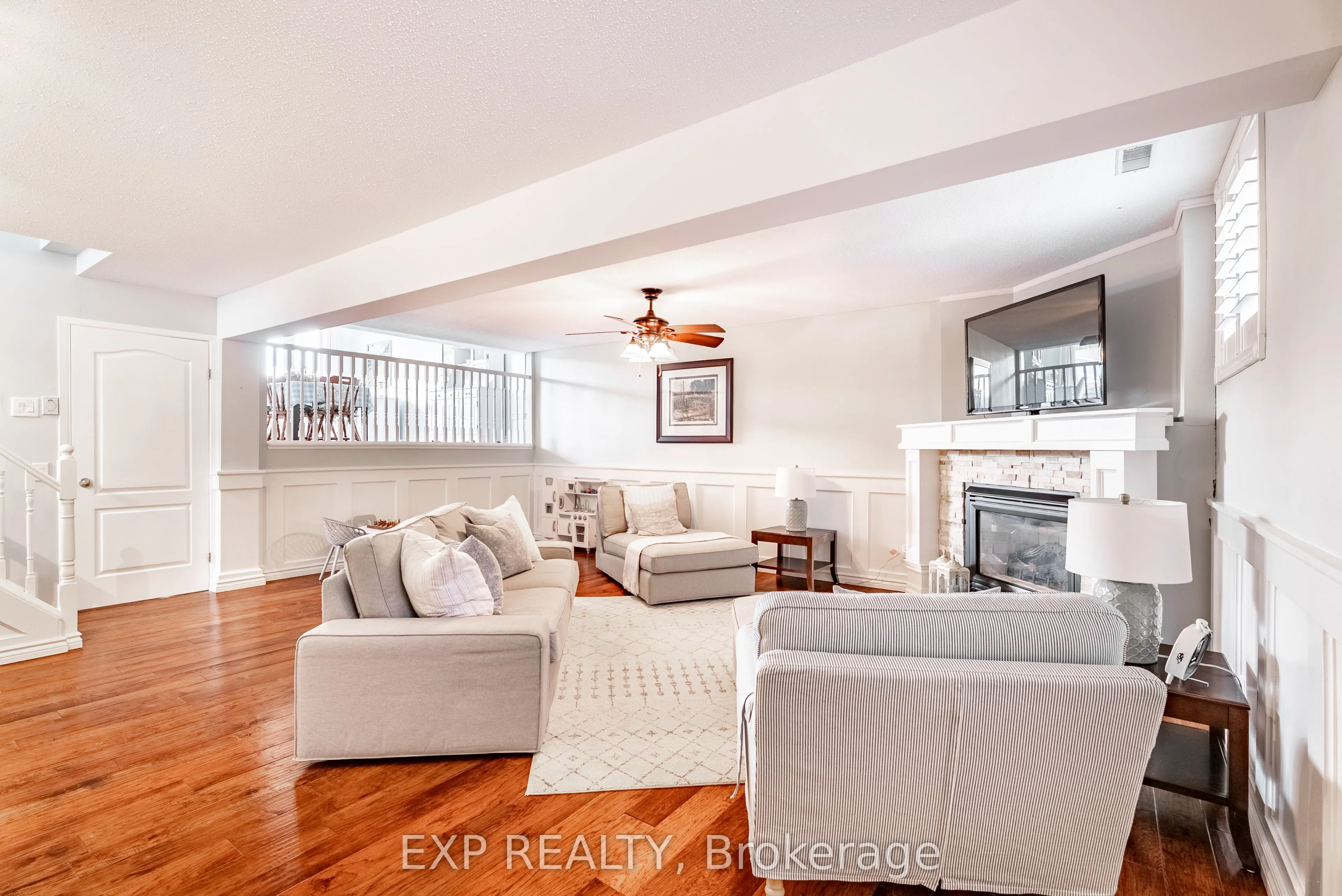 10 Stonehenge Place