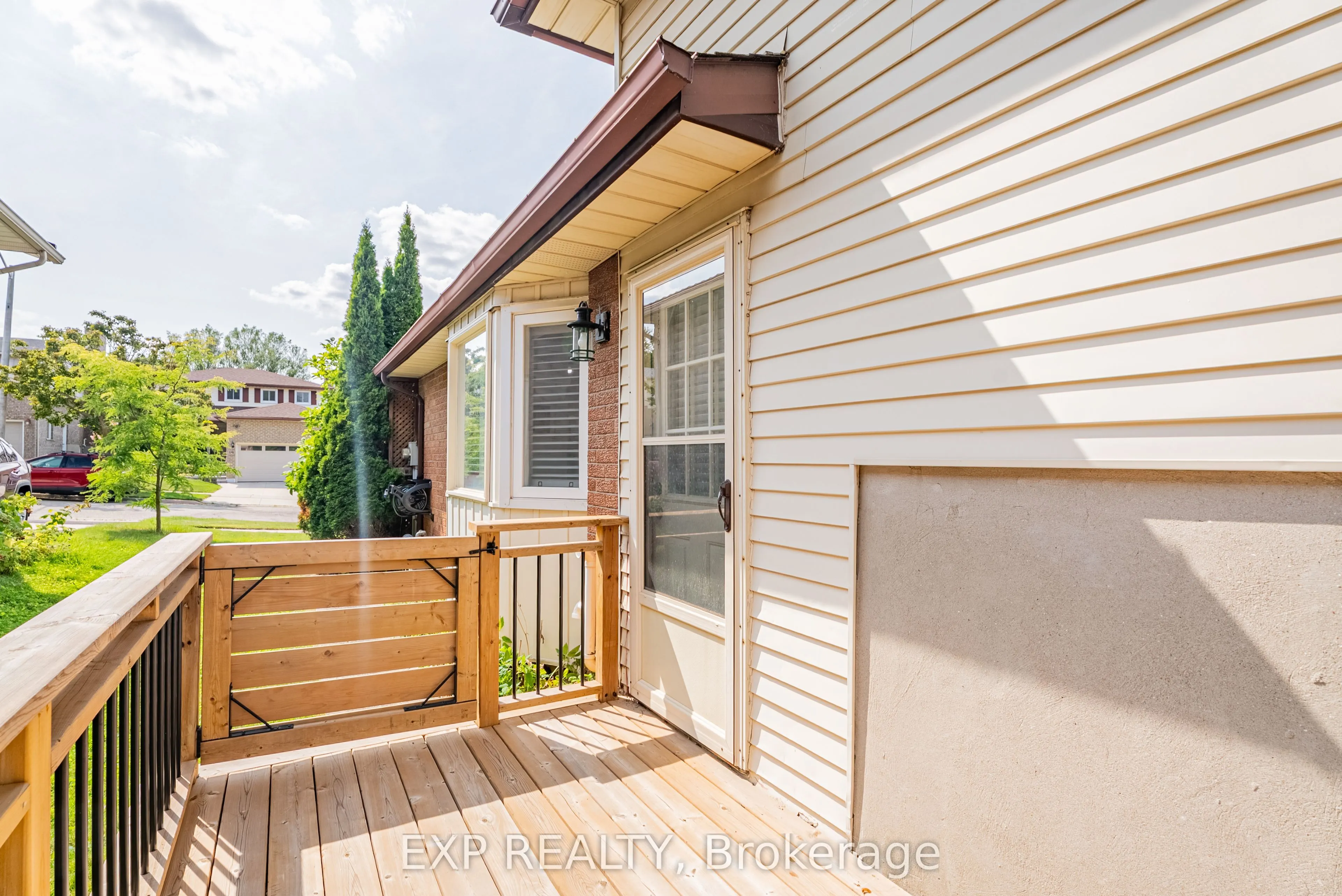 10 Stonehenge Place