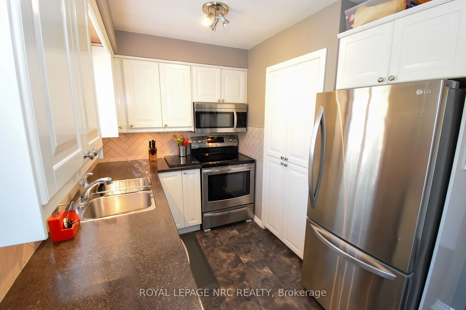 23 GREYSTONE Crescent