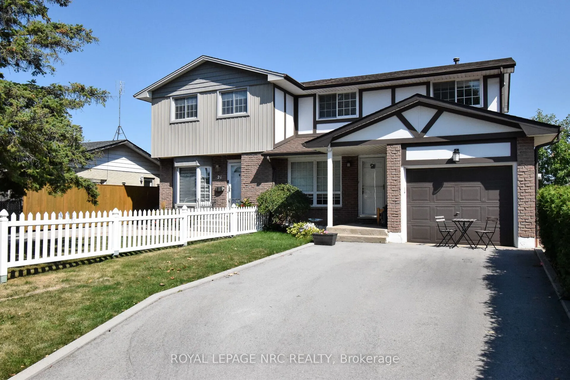 23 GREYSTONE Crescent