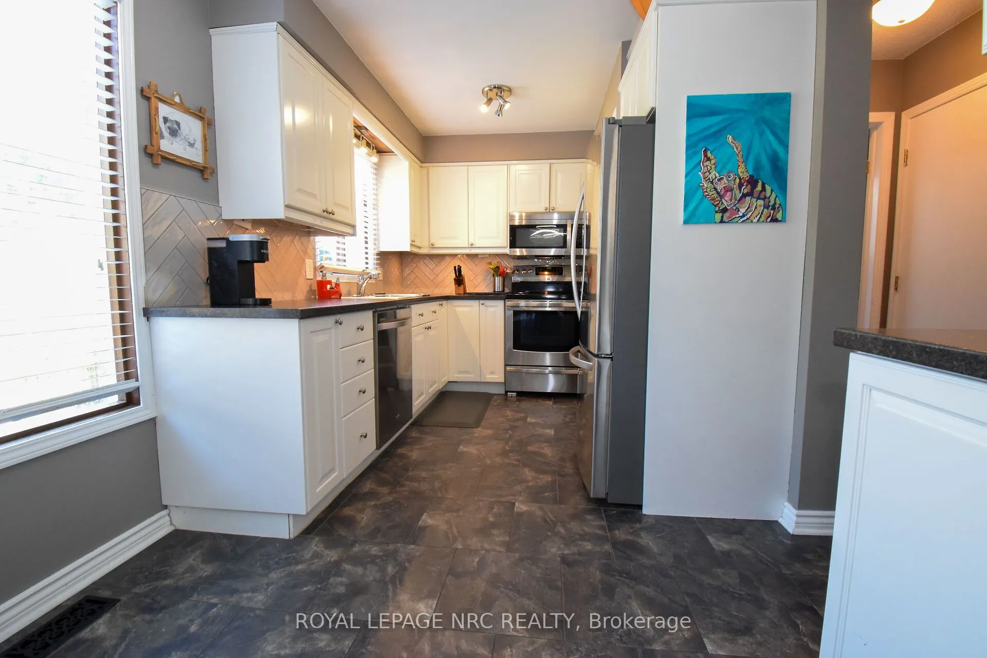 23 GREYSTONE Crescent