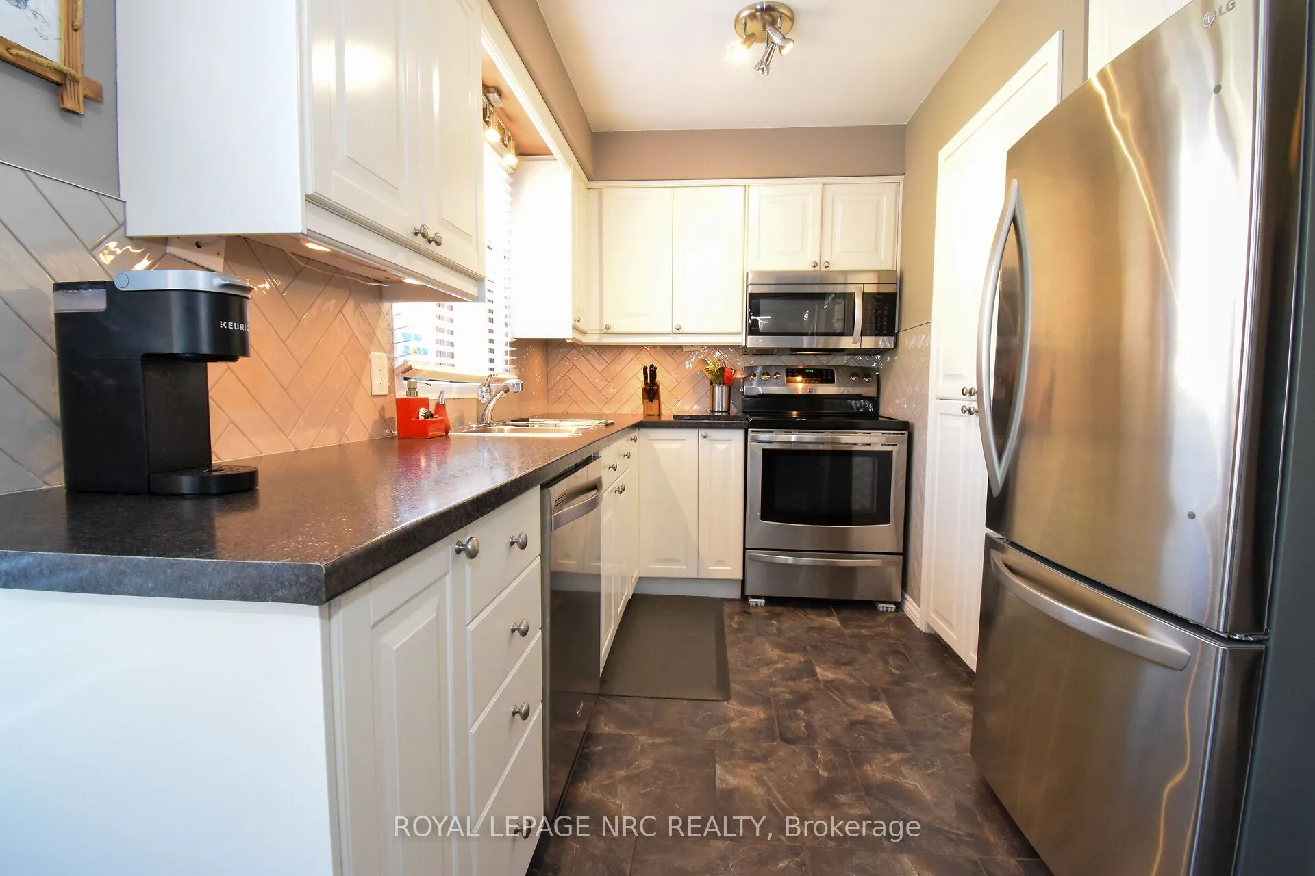 23 GREYSTONE Crescent