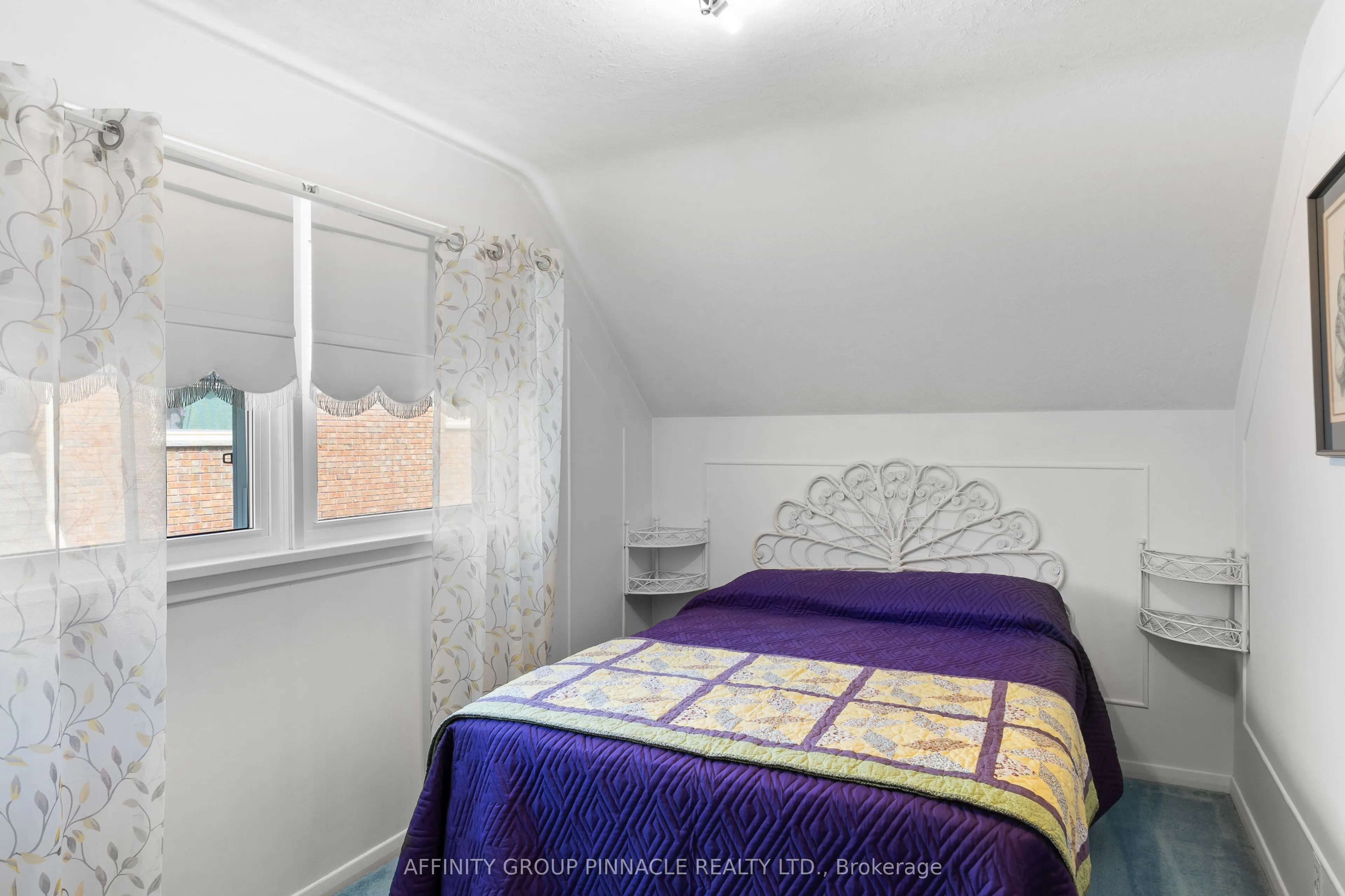 17 Richard Avenue