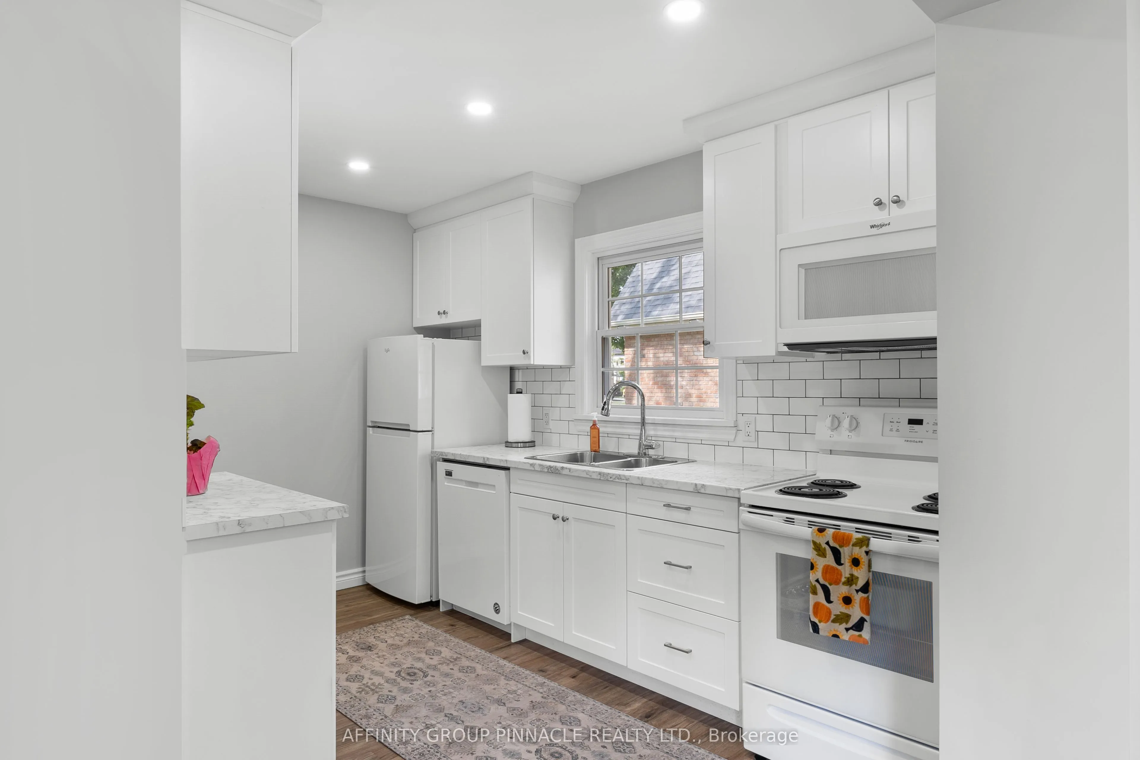 17 Richard Avenue