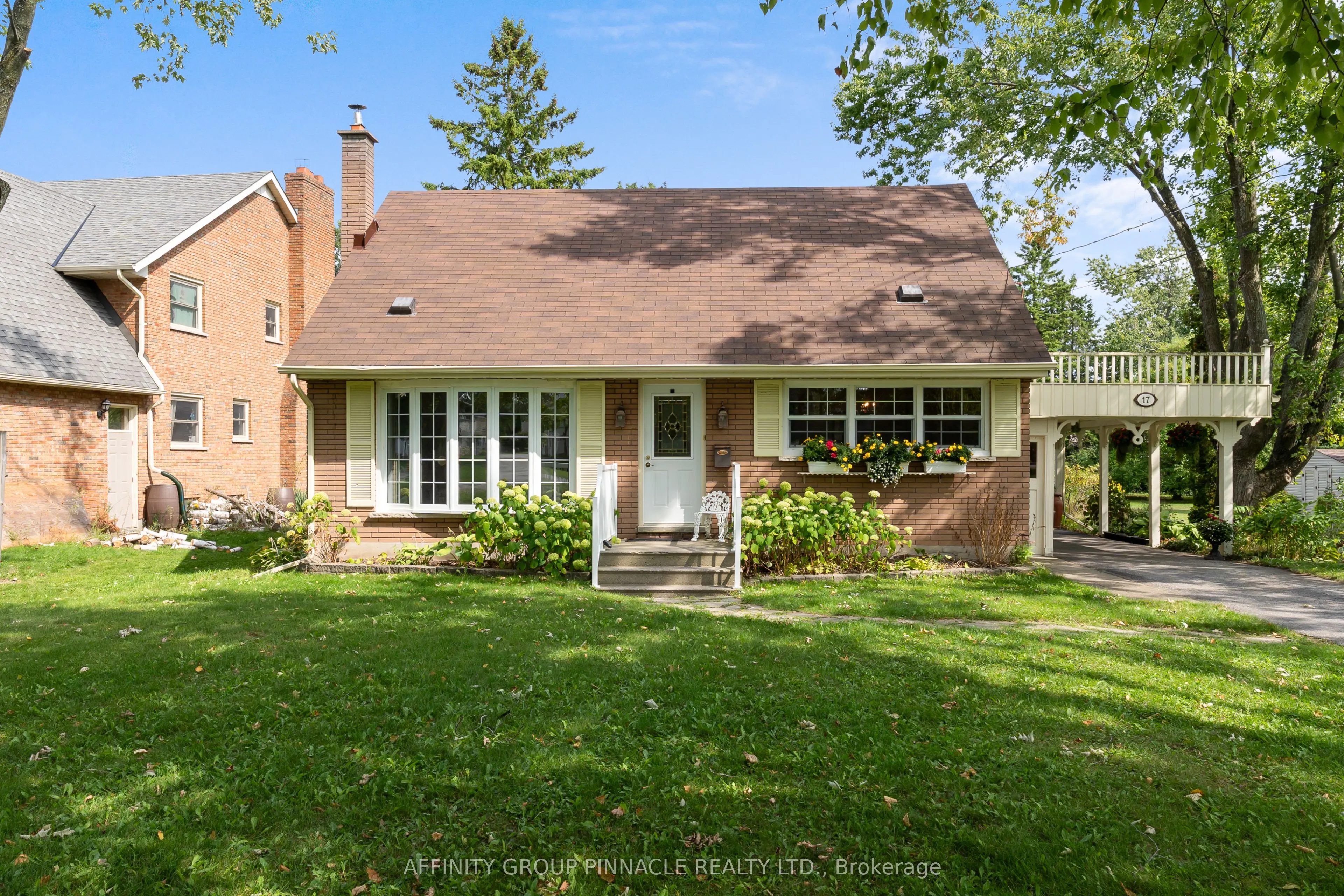 17 Richard Avenue