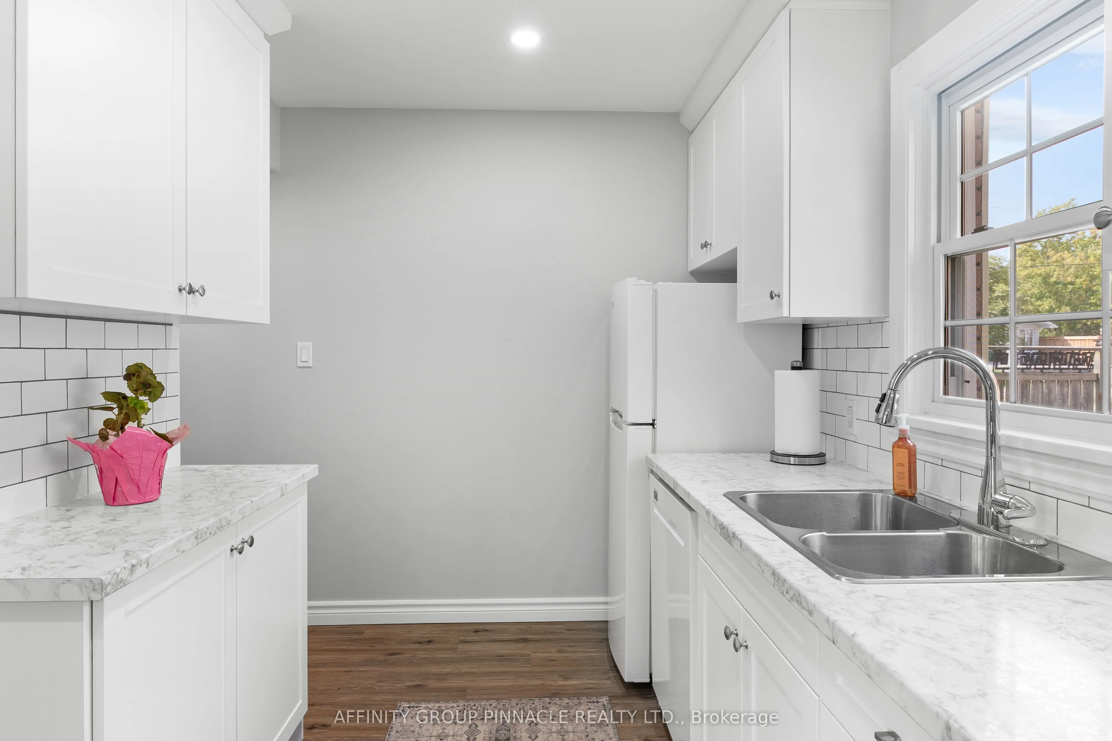 17 Richard Avenue