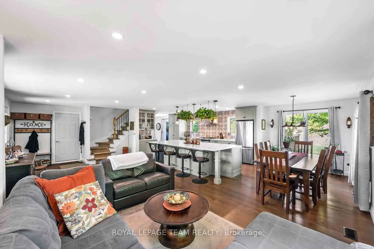 1271 COLLIER Crescent