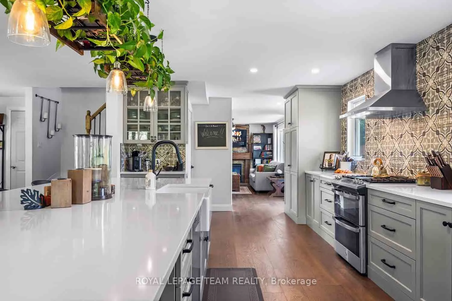 1271 COLLIER Crescent