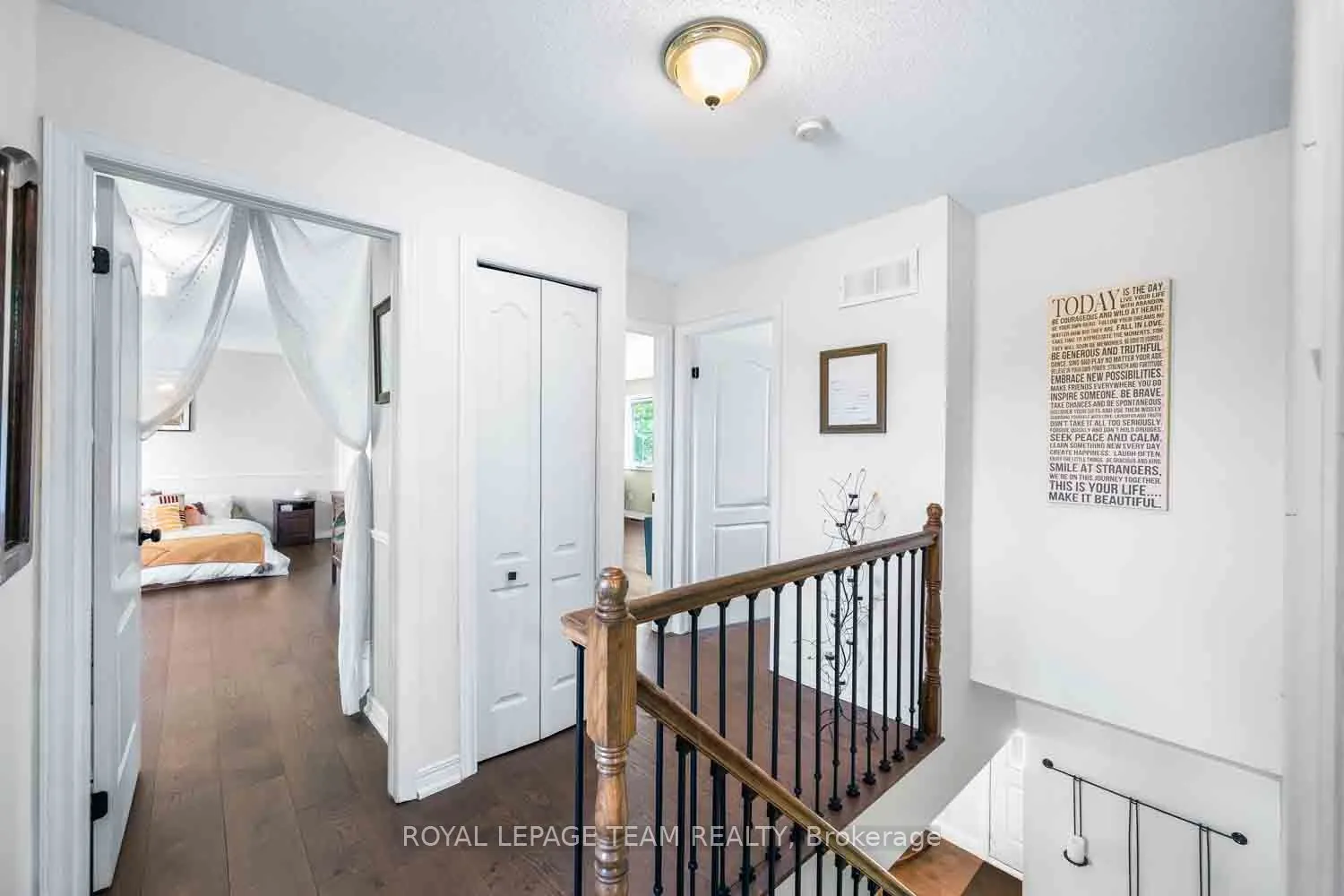 1271 COLLIER Crescent