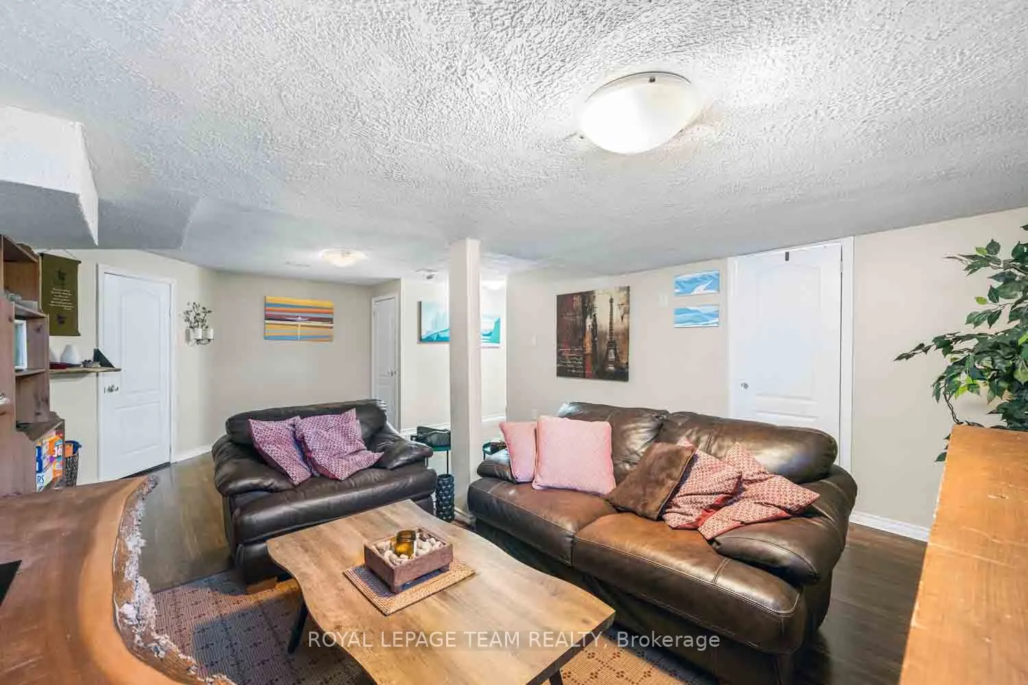 1271 COLLIER Crescent