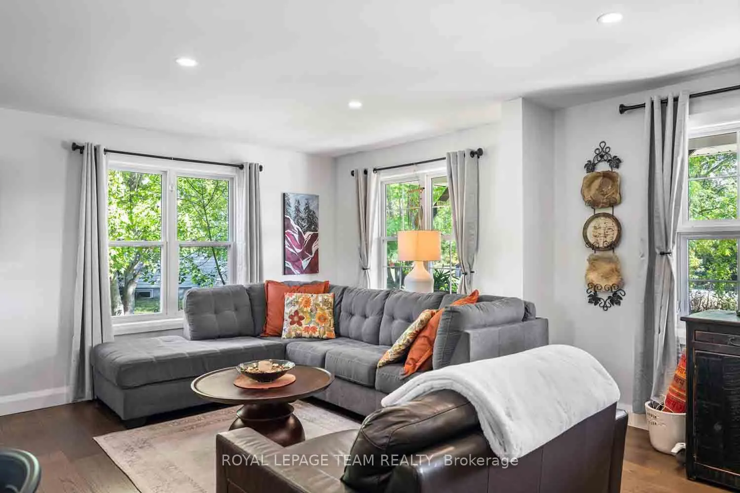 1271 COLLIER Crescent