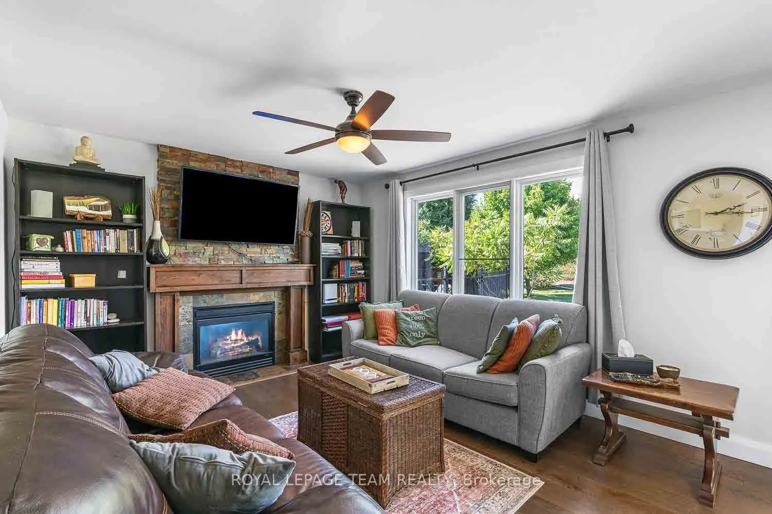 1271 COLLIER Crescent