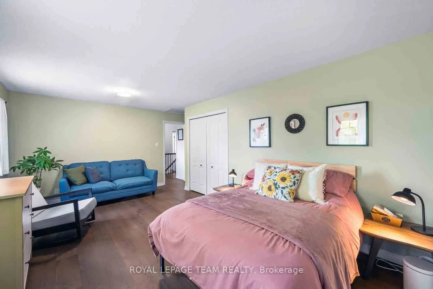 1271 COLLIER Crescent
