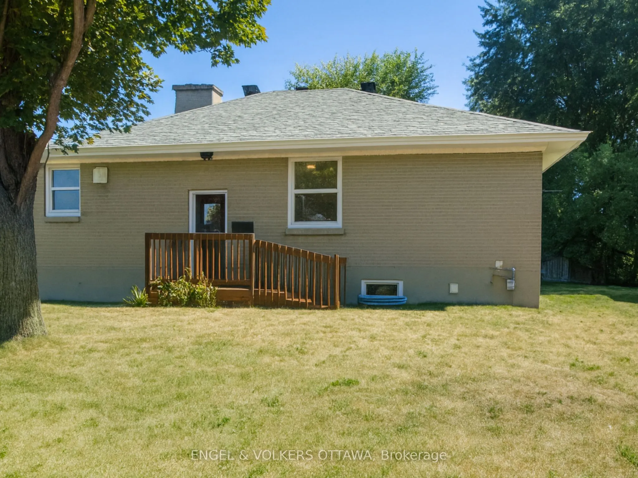 2114 Carling Avenue