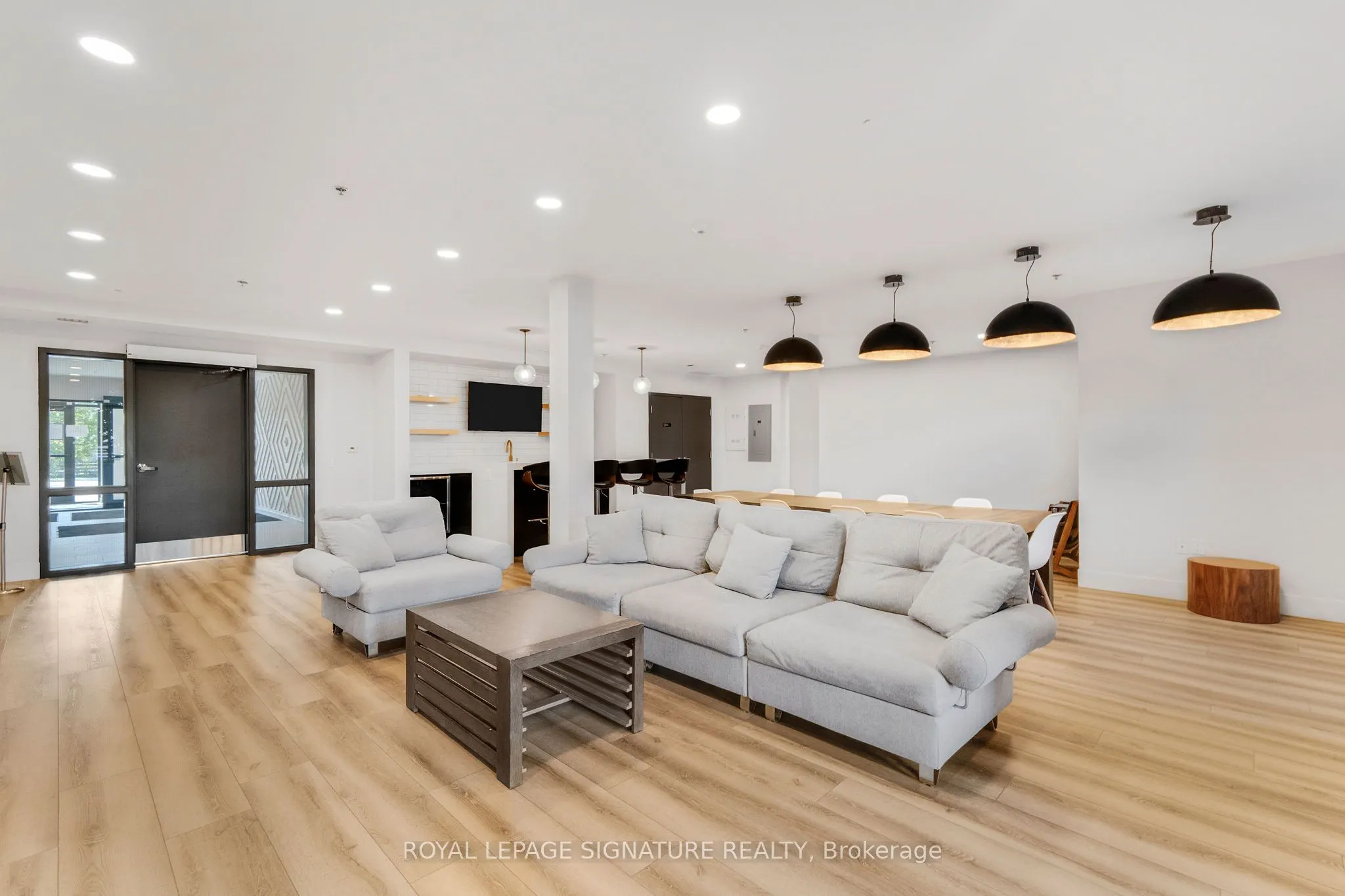 110 Fergus Avenue, #211