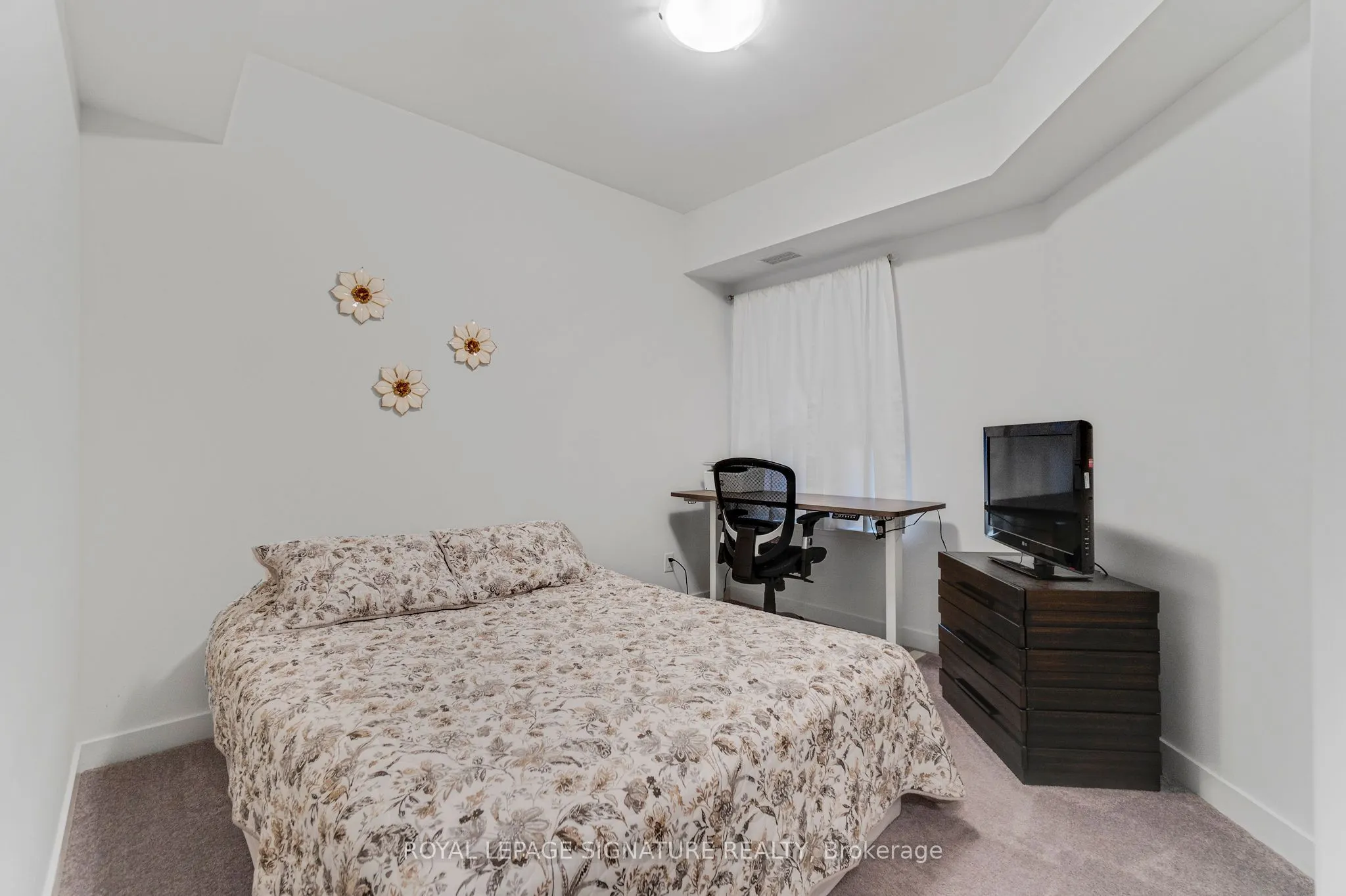 110 Fergus Avenue, #211