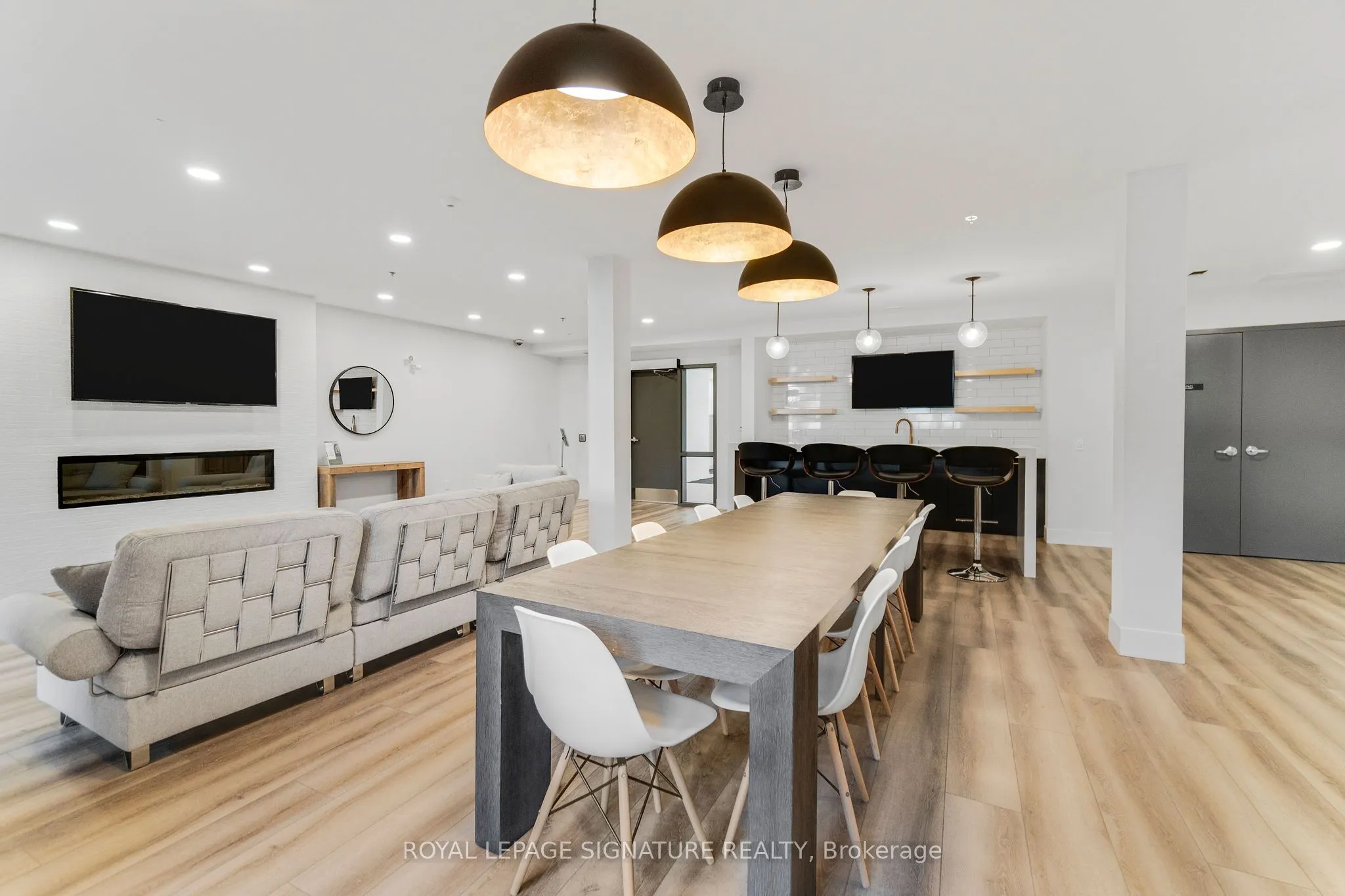 110 Fergus Avenue, #211