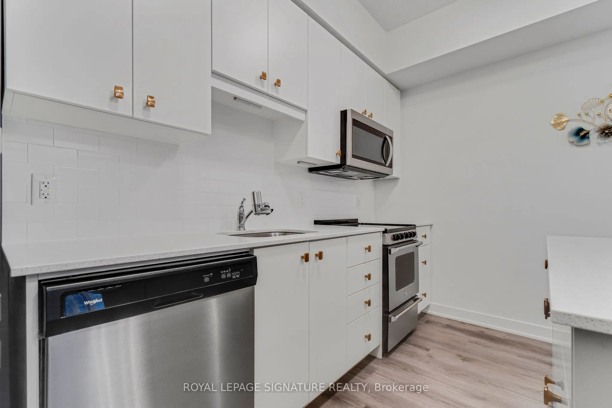 110 Fergus Avenue, #211
