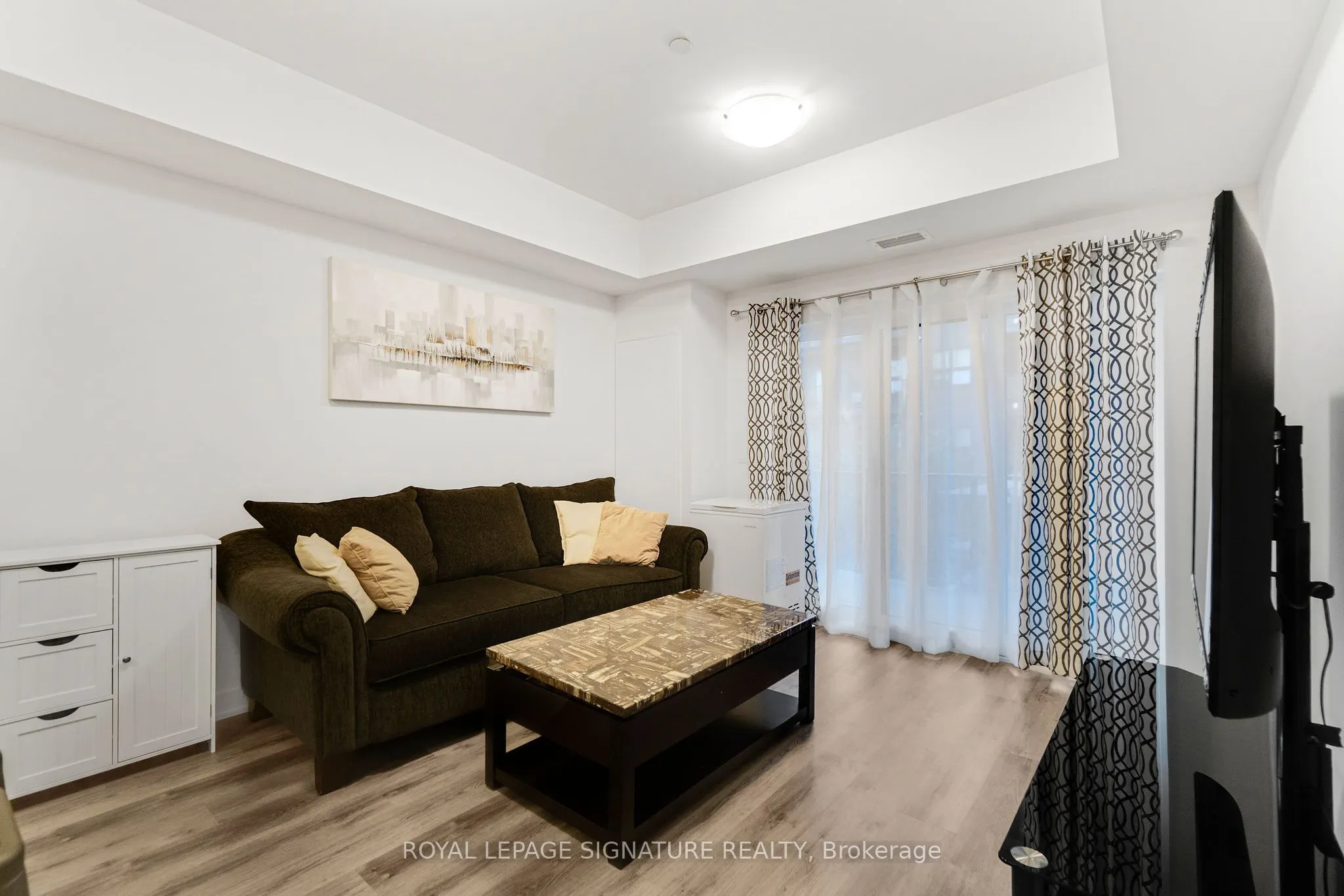 110 Fergus Avenue, #211