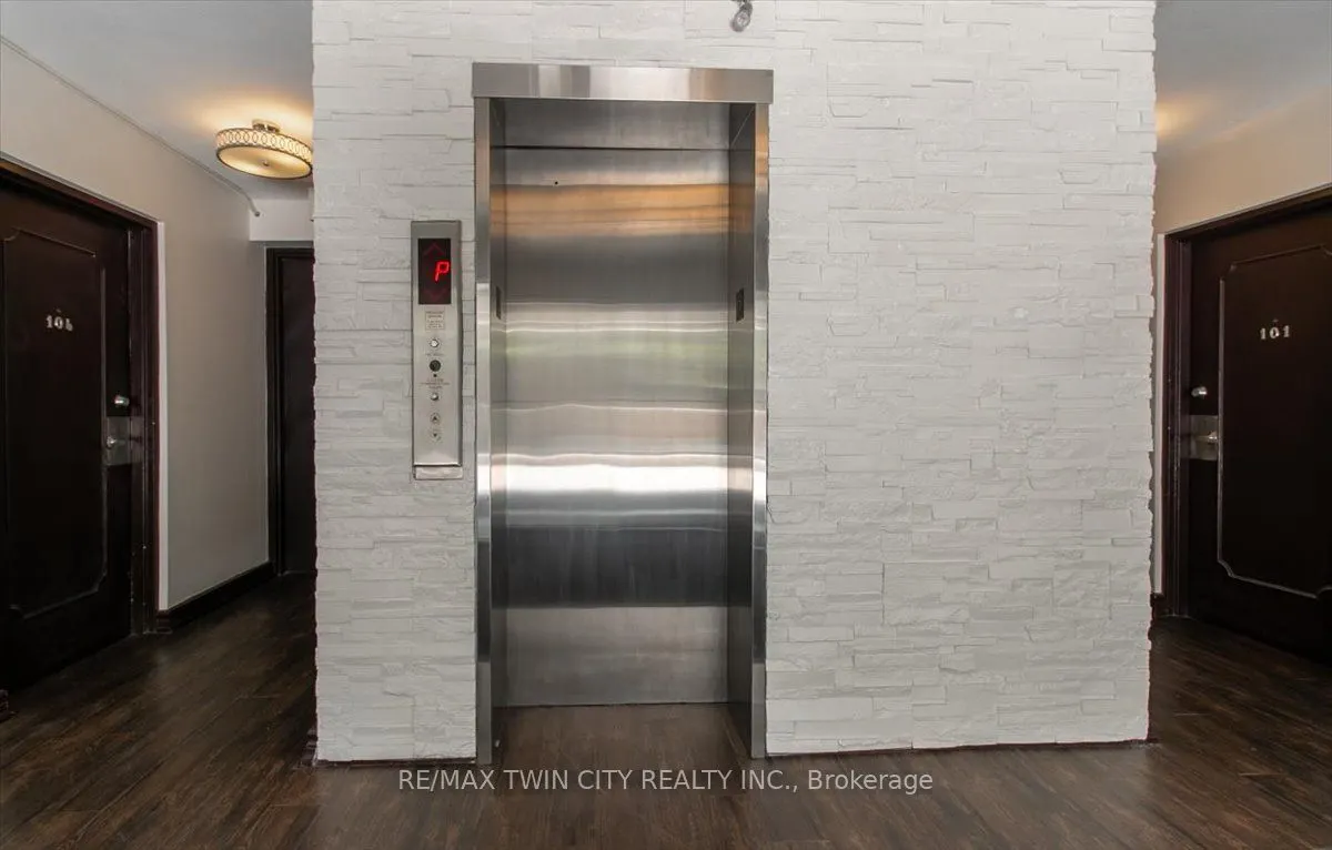 200 Charlton Avenue E, #PENTHOUSE