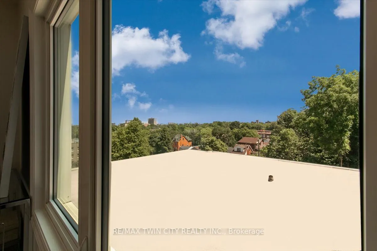 200 Charlton Avenue E, #PENTHOUSE