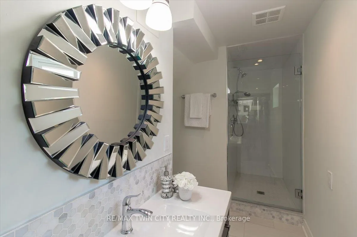 200 Charlton Avenue E, #PENTHOUSE