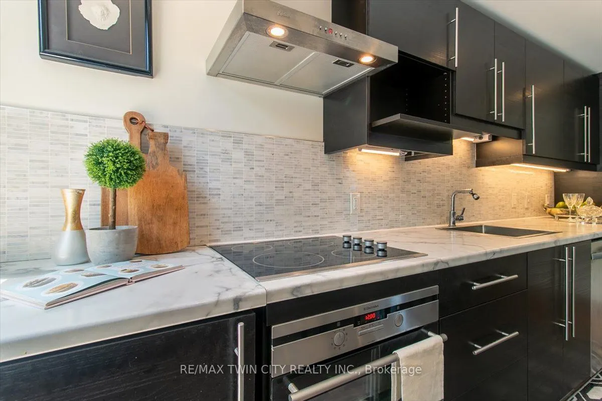 200 Charlton Avenue E, #PENTHOUSE