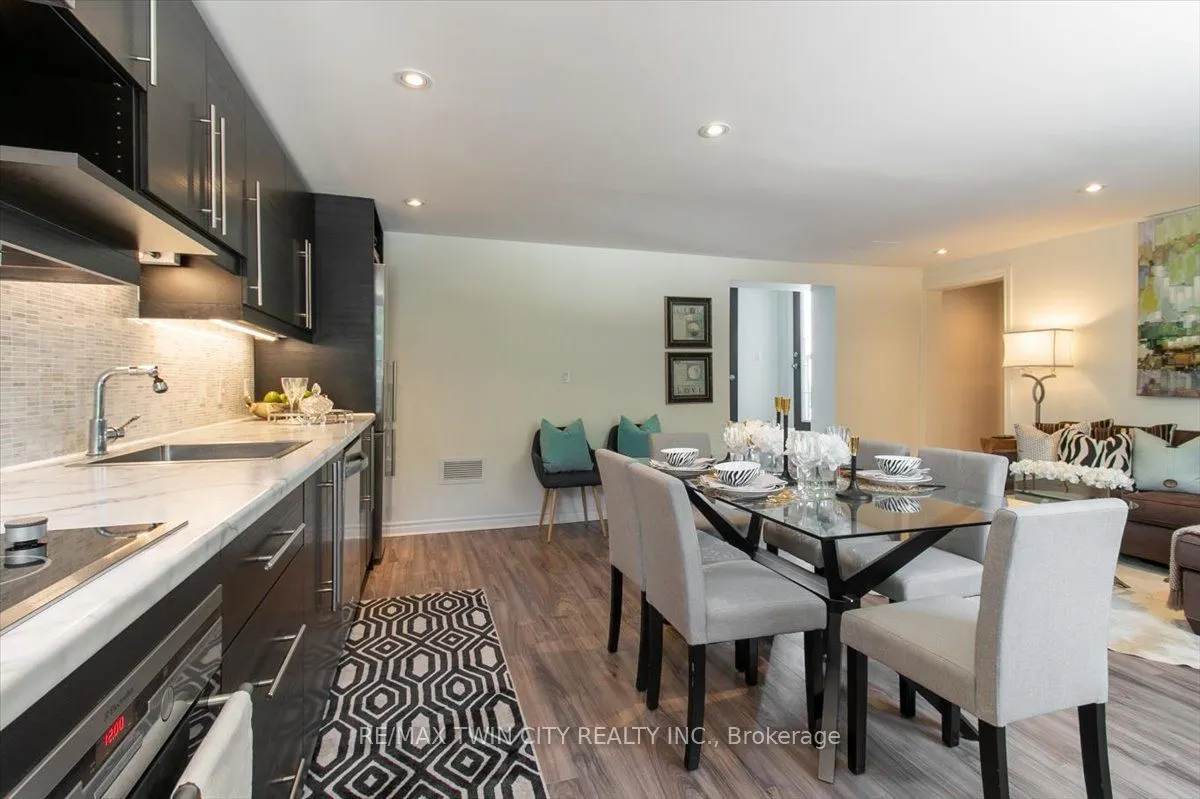 200 Charlton Avenue E, #PENTHOUSE