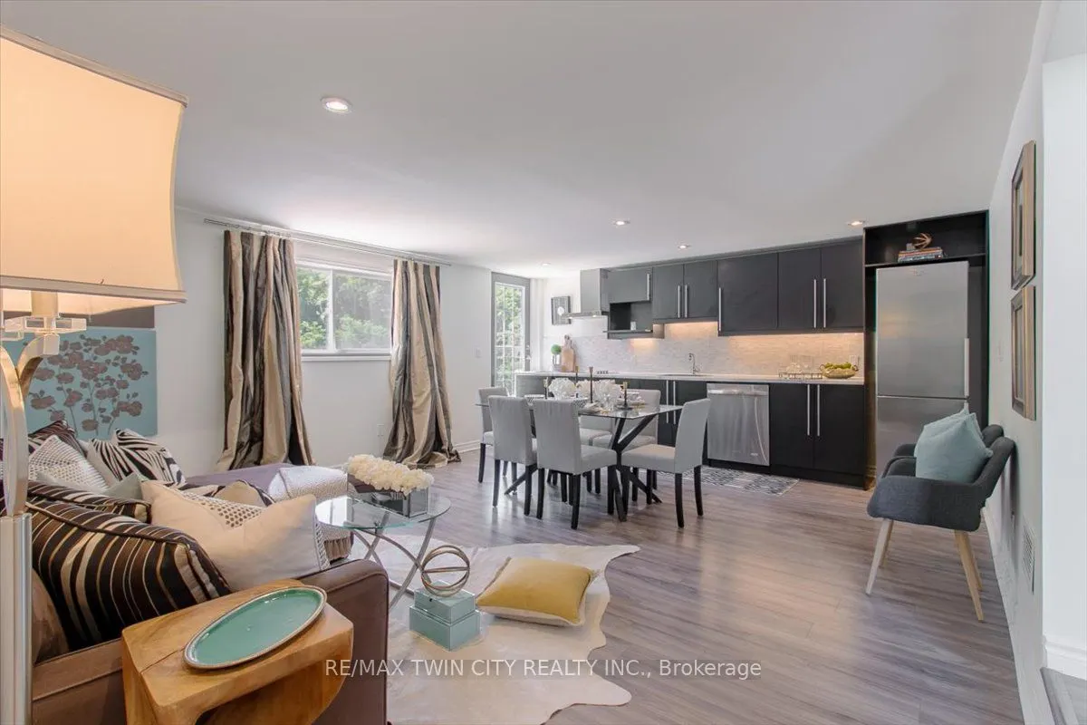 200 Charlton Avenue E, #PENTHOUSE