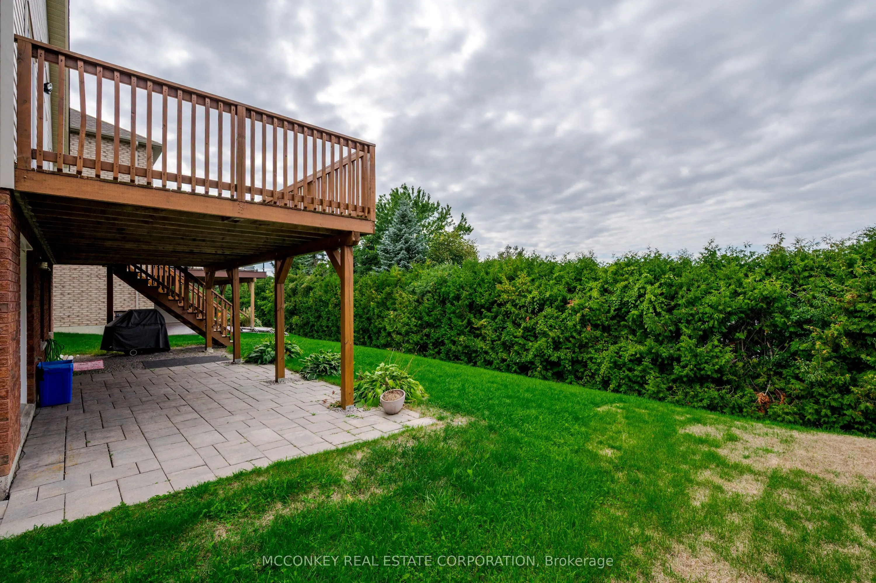 1563 Scollard Crescent