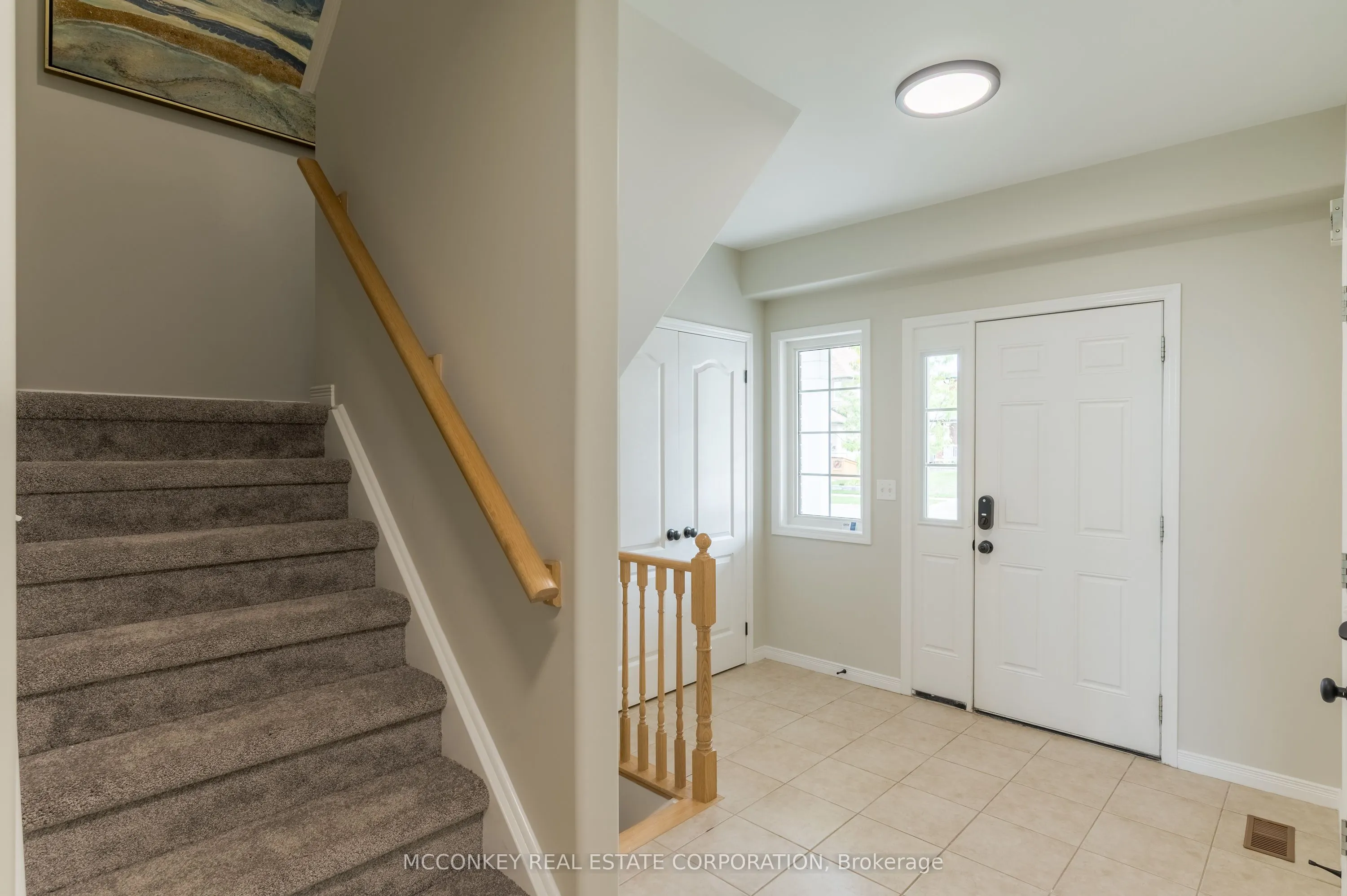 1563 Scollard Crescent