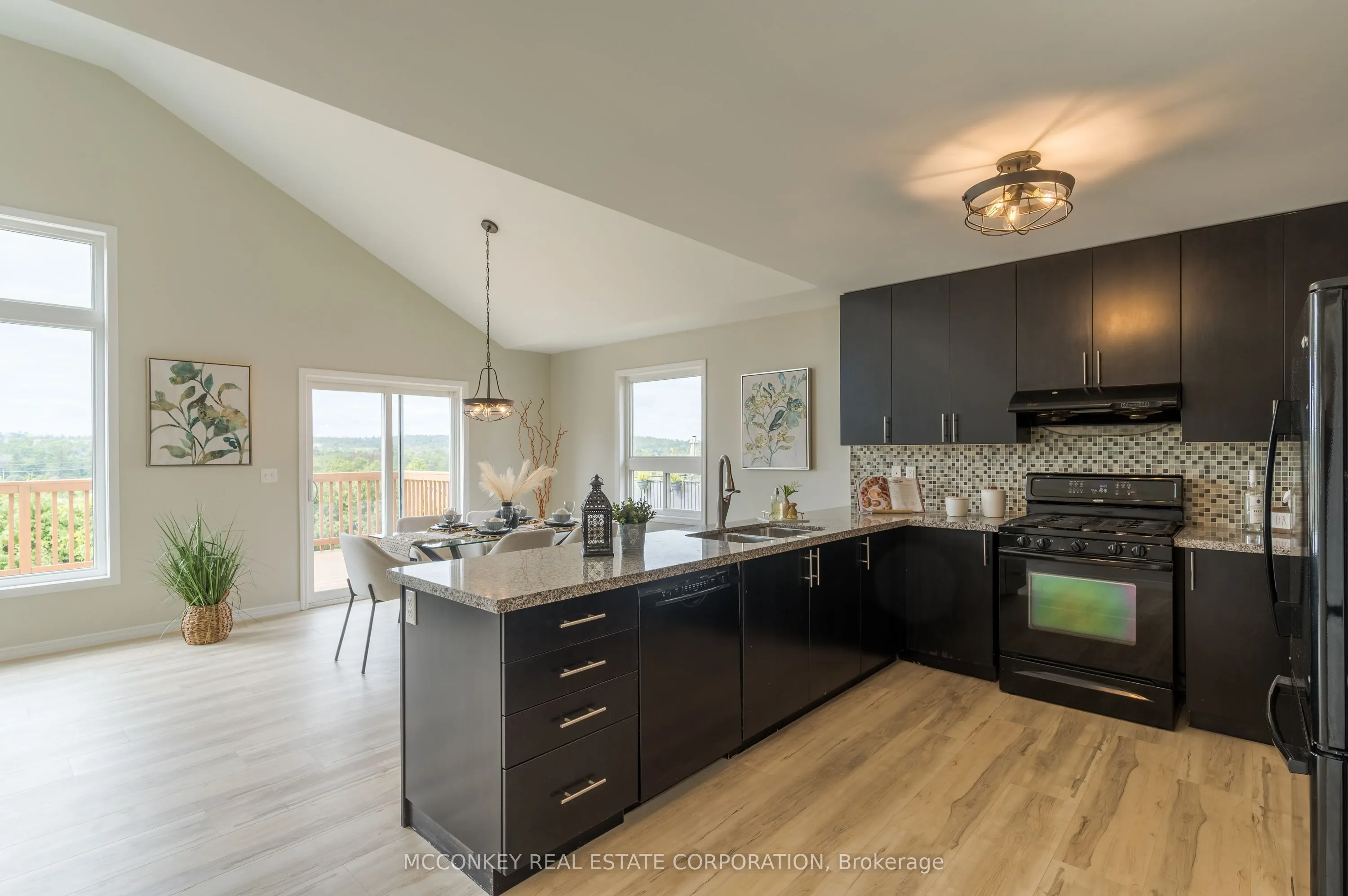 1563 Scollard Crescent